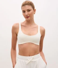 Top Curto Esportivo com Detalhe de Ondulação