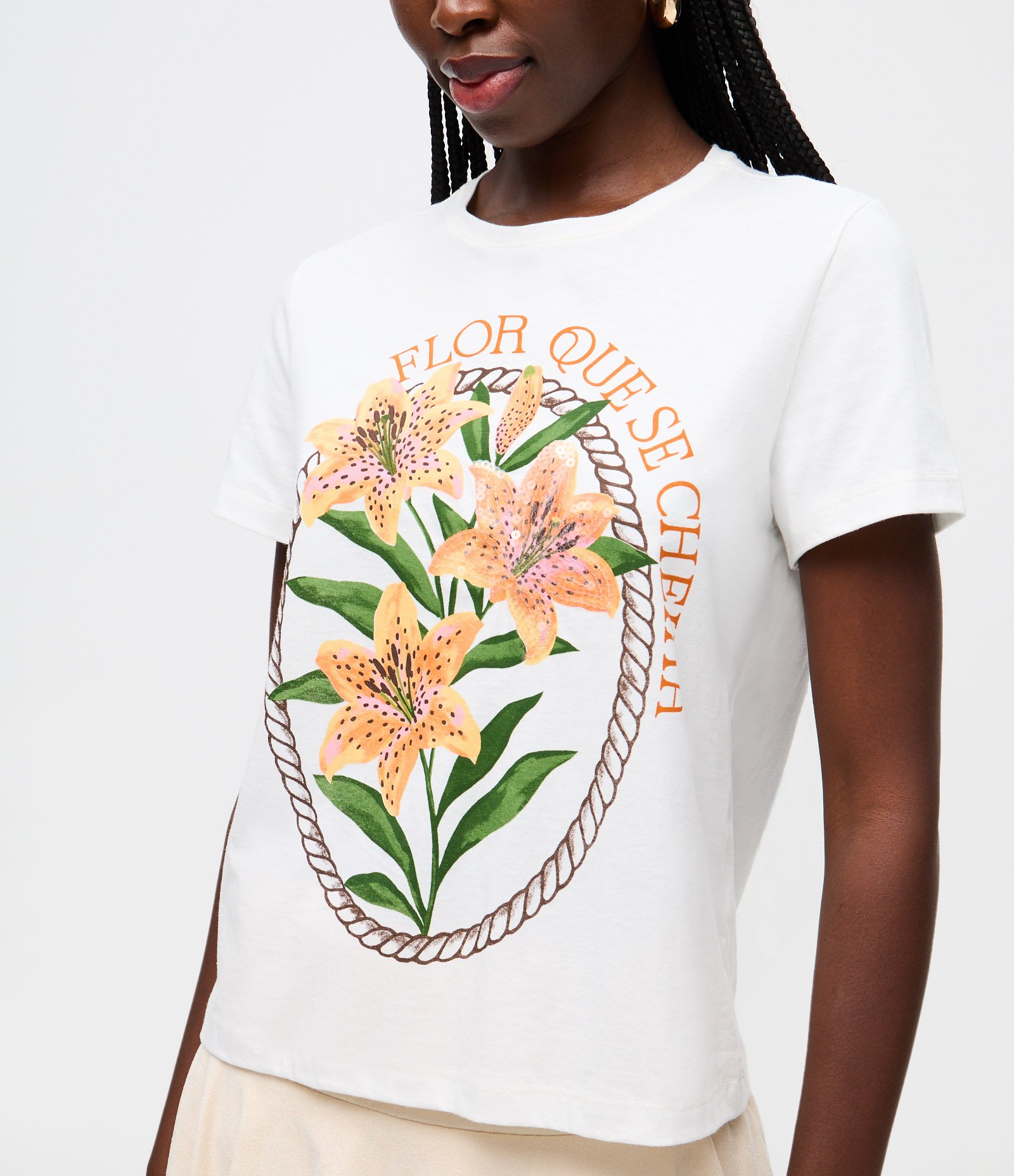 Camiseta com Paetês e Estampa Flor Que Se Cheira Off White 3