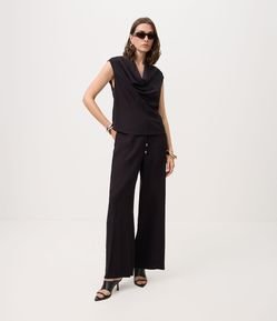 Calça Wide em Viscose com Cós Alfaiatado