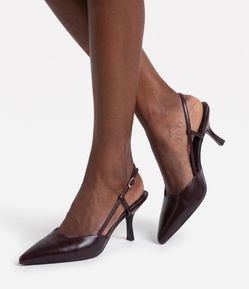 Sapato Scarpin Slingback Envernizado e Sola Quadrada