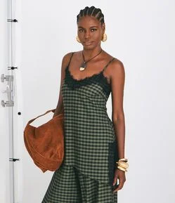 Blusa em Viscolinho com Barra Assimétrica Xadrez