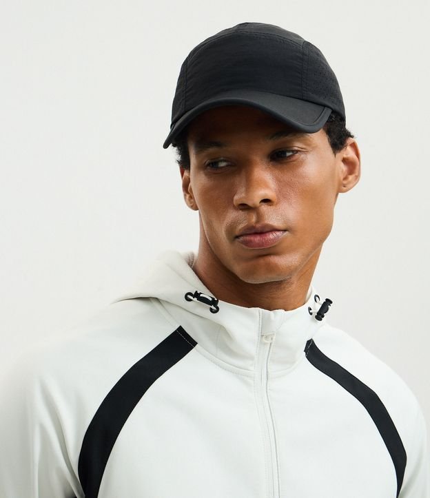 Boné em Poliamida Liso com Tecnologia UV e Regulador Traseiro