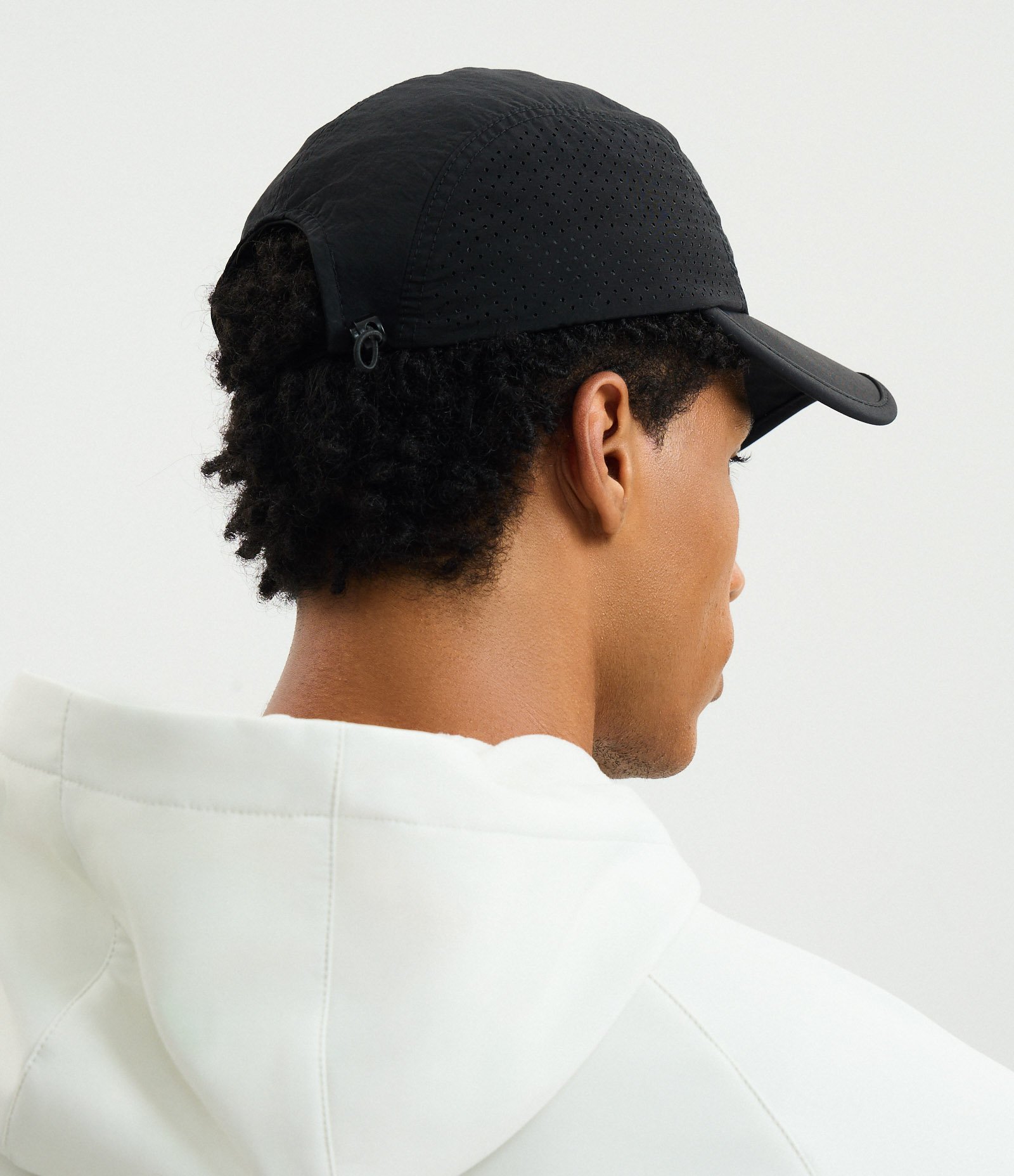 Boné em Poliamida Liso com Tecnologia UV e Regulador Traseiro Preto 2