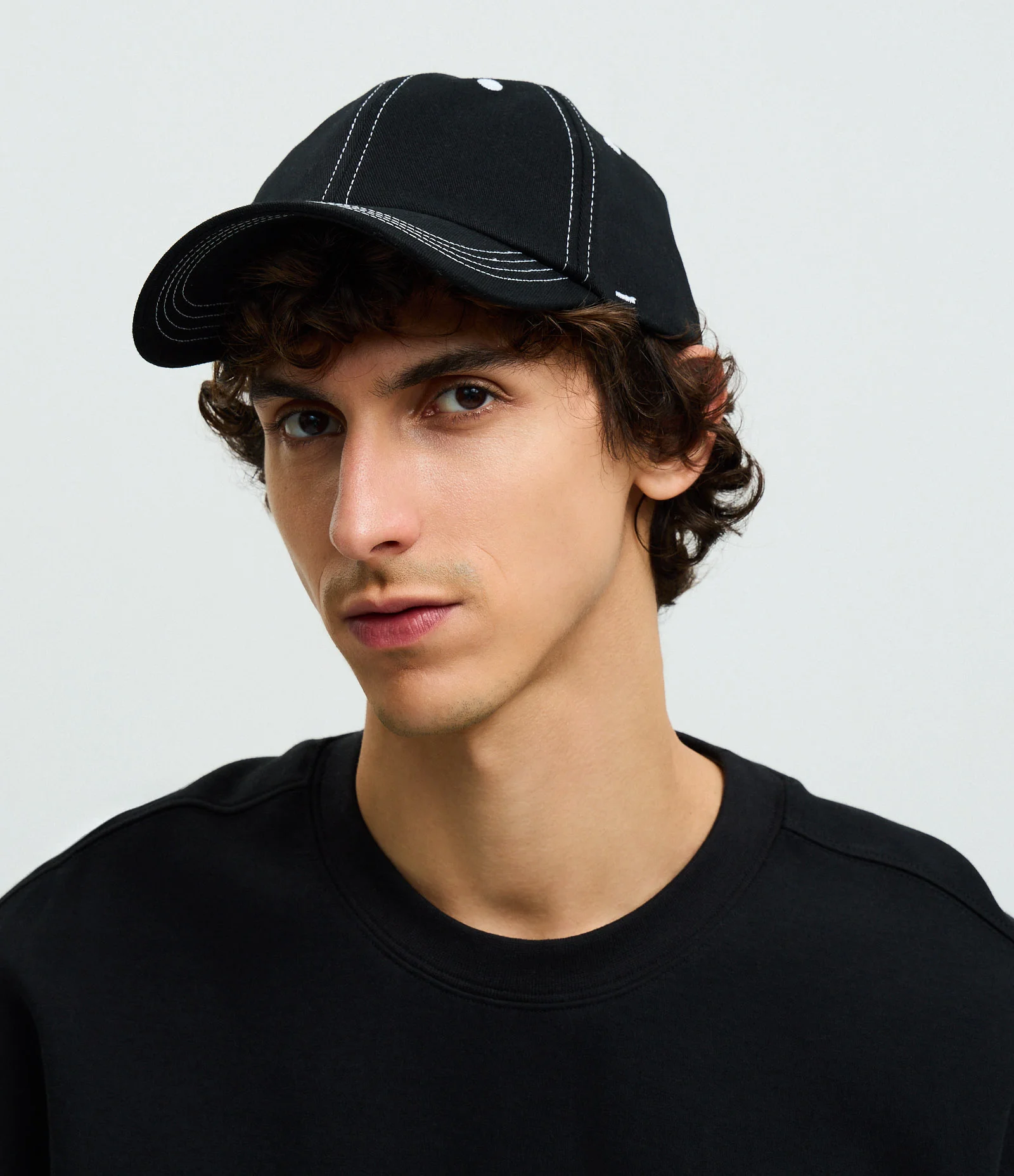 Boné em Sarja com Linhas Contrastantes Preto 2