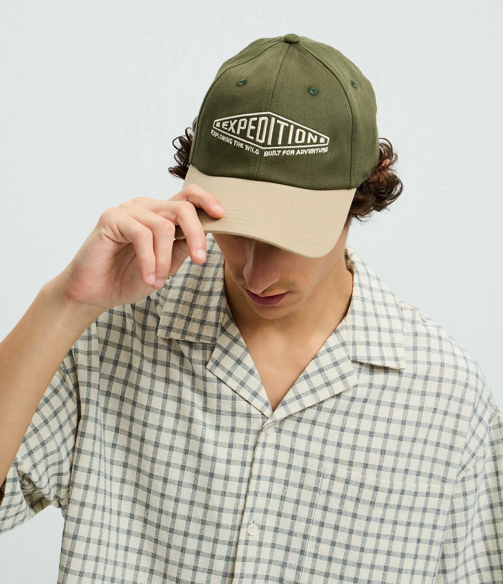 Boné em Sarja com Estampa Lettering Bordada Verde 1