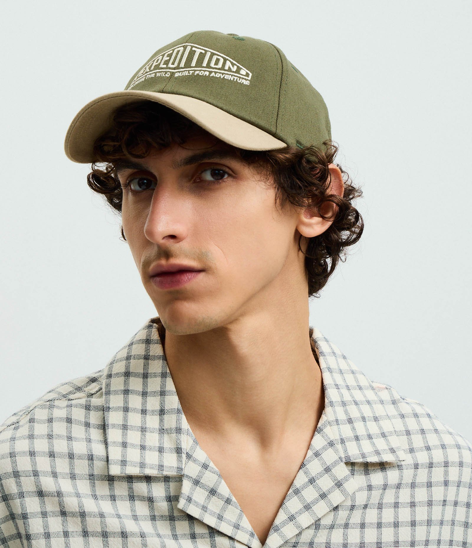 Boné em Sarja com Estampa Lettering Bordada Verde 2