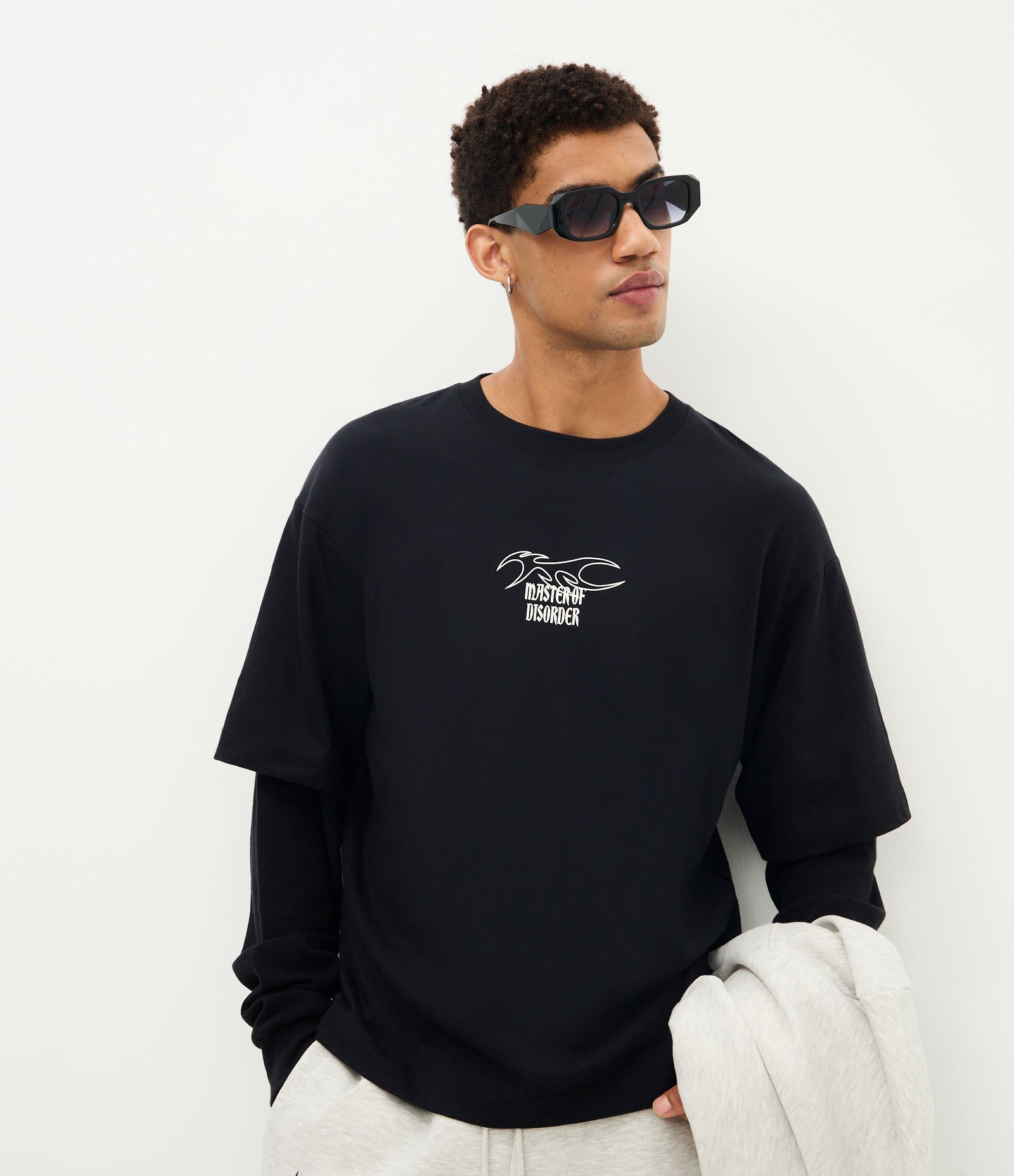 Camiseta Boxy Manga Longa com Estampa Desorder Preto 1
