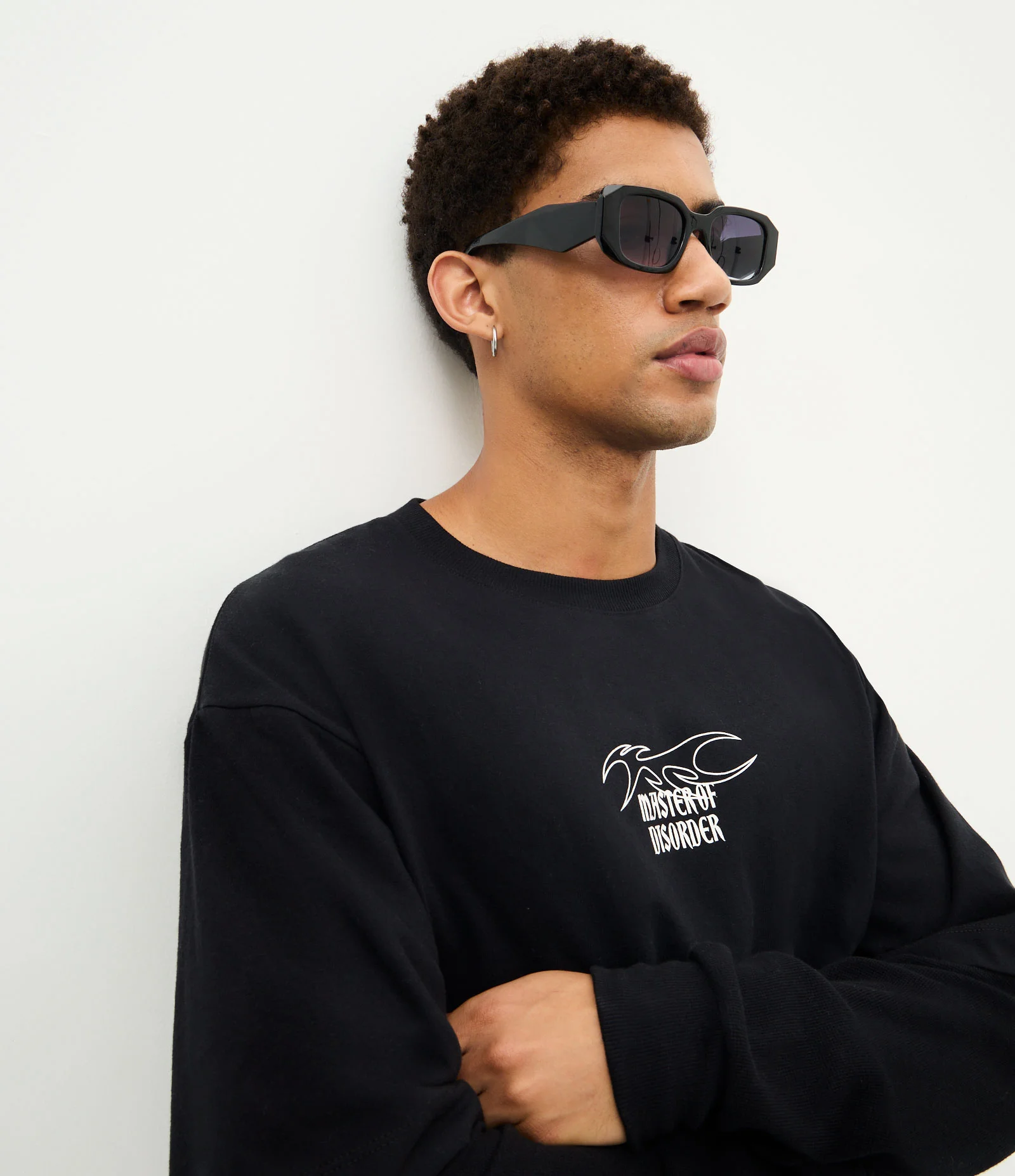 Camiseta Boxy Manga Longa com Estampa Desorder Preto 2