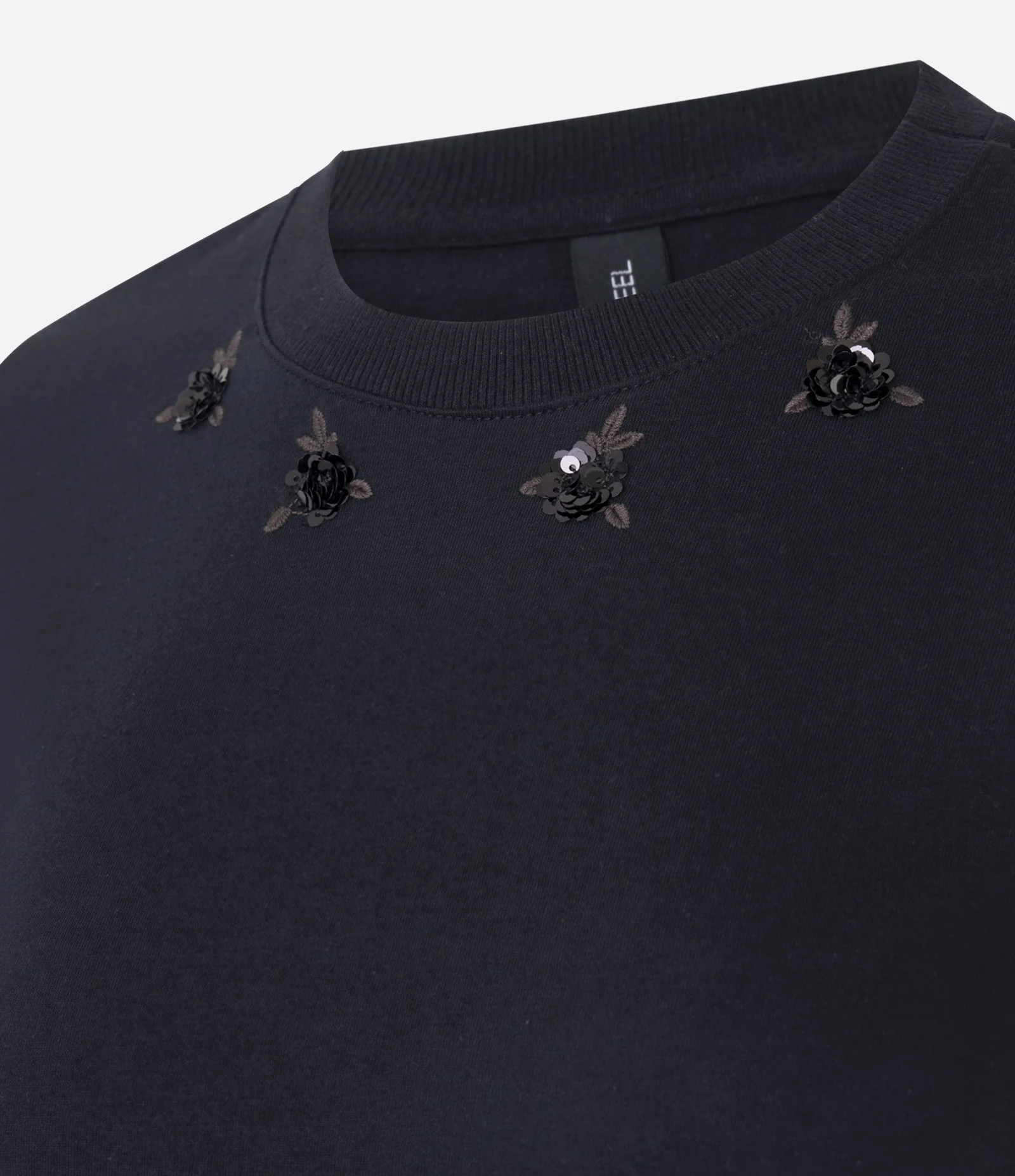 Blusa Baby Look com Bordado de Florzinhas no Decote Preto 2