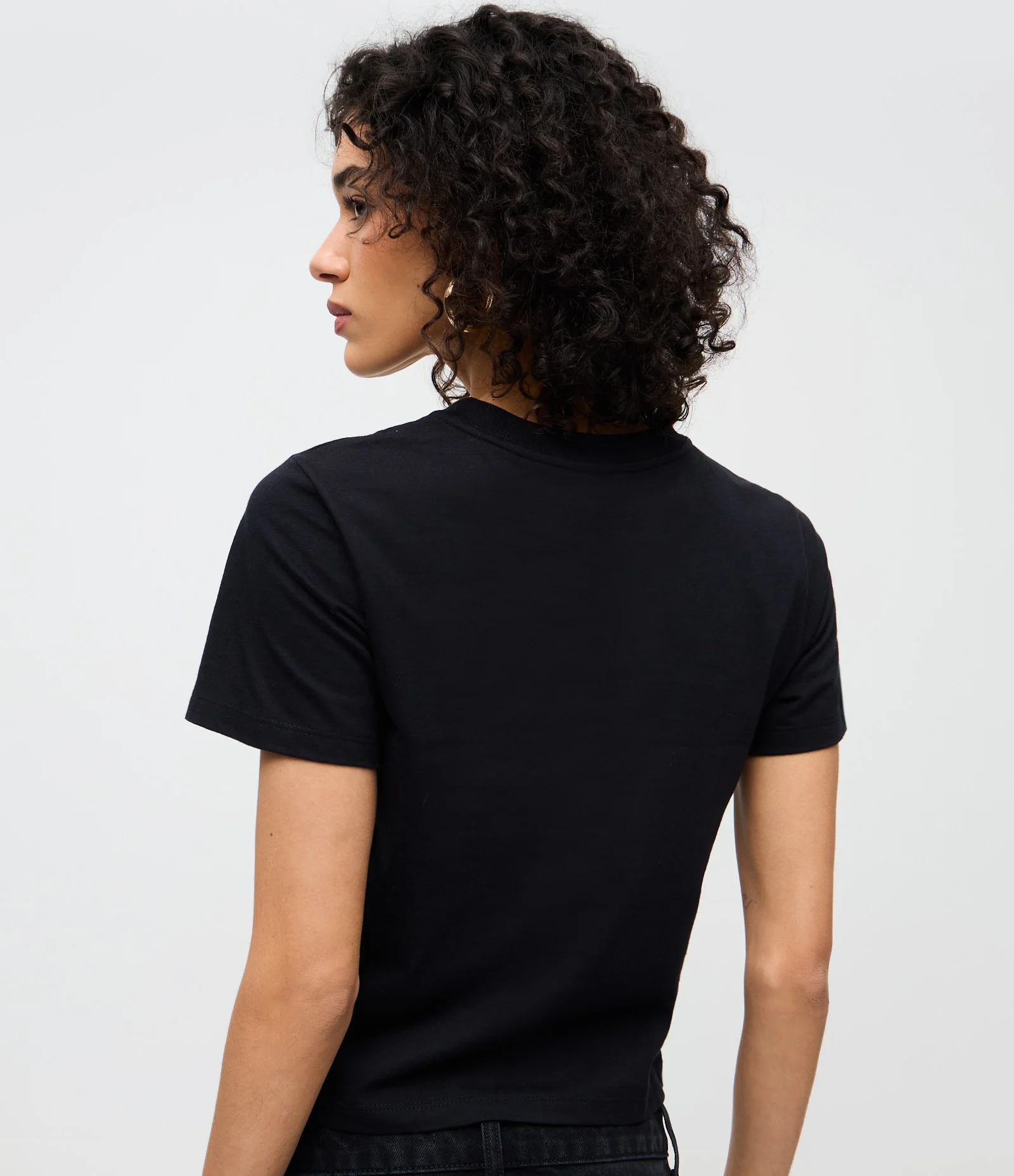 Blusa Baby Look com Bordado de Florzinhas no Decote Preto 1