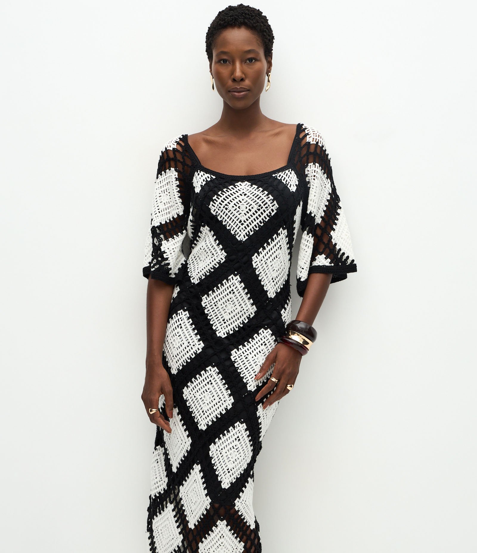 Vestido Midi de Tricô com Mangas Amplas em Efeito Crochê Branco/Preto 1