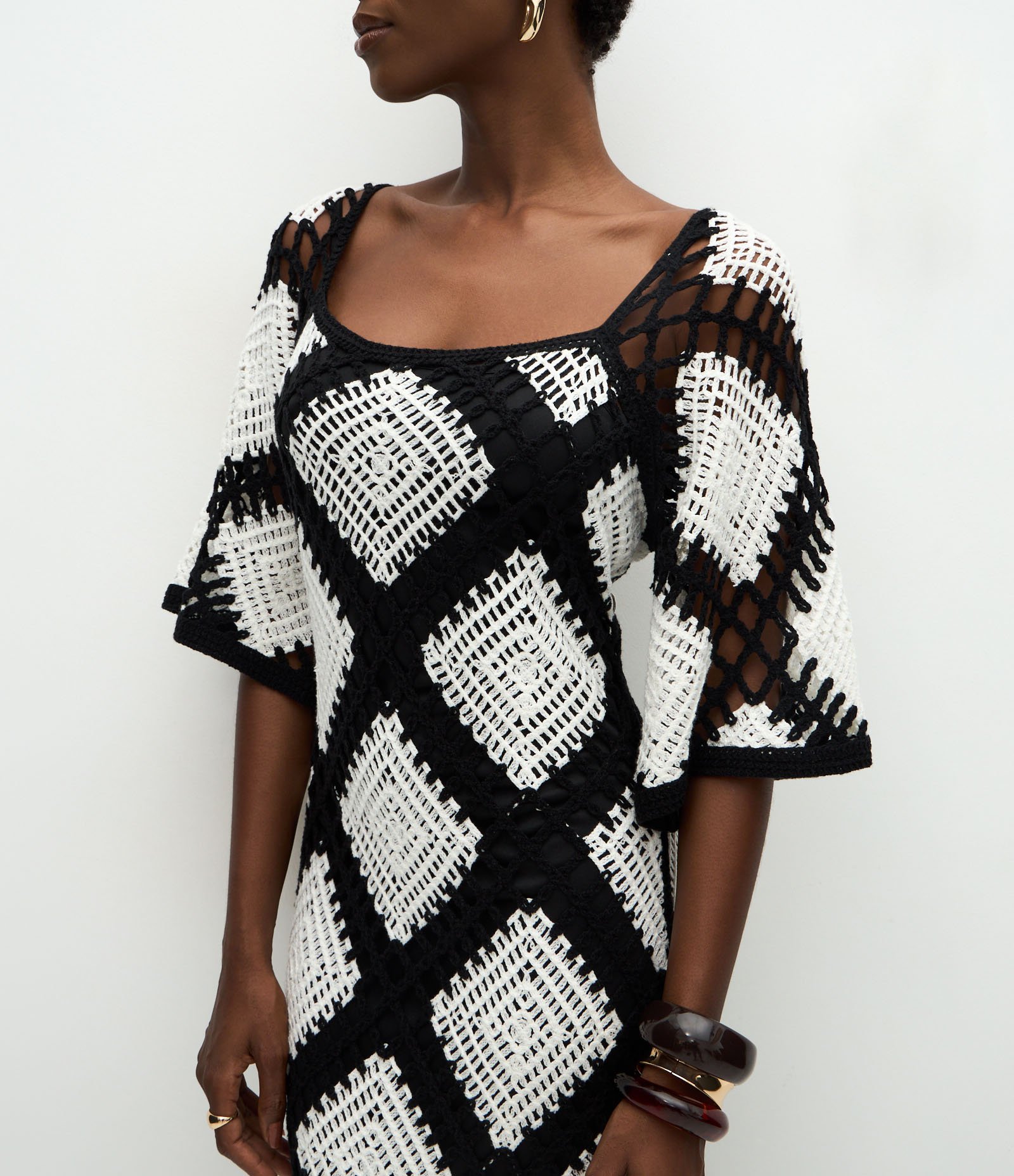 Vestido Midi de Tricô com Mangas Amplas em Efeito Crochê Branco/Preto 3