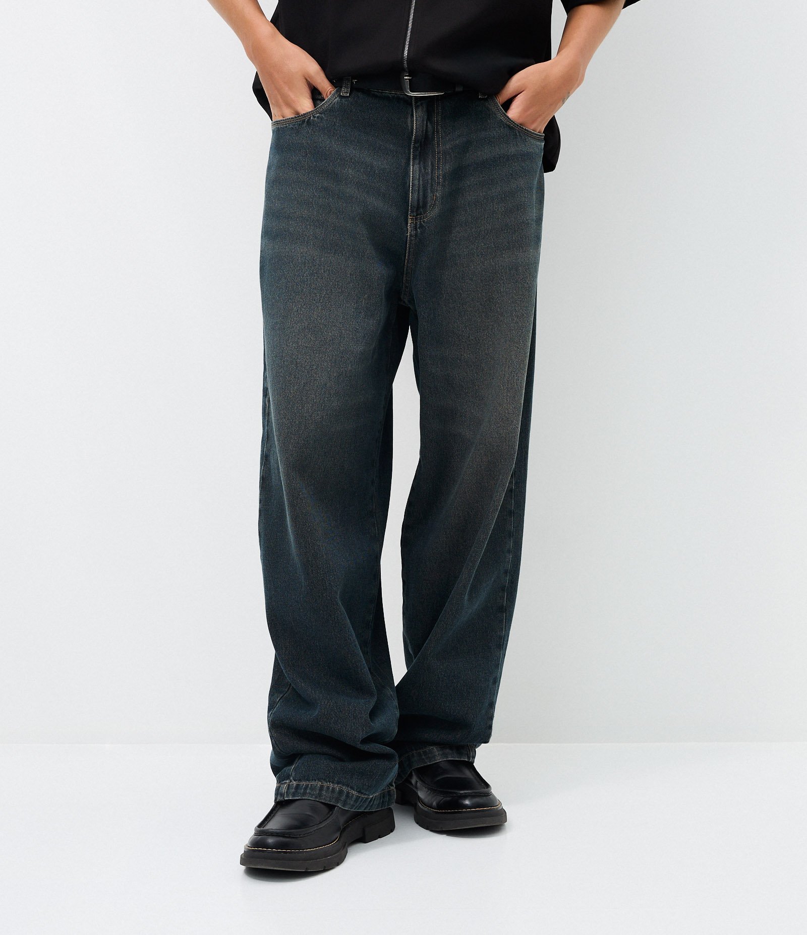 Calça Jeans Super Baggy com Detalhe de Estrela no Bolso Azul Escuro 2