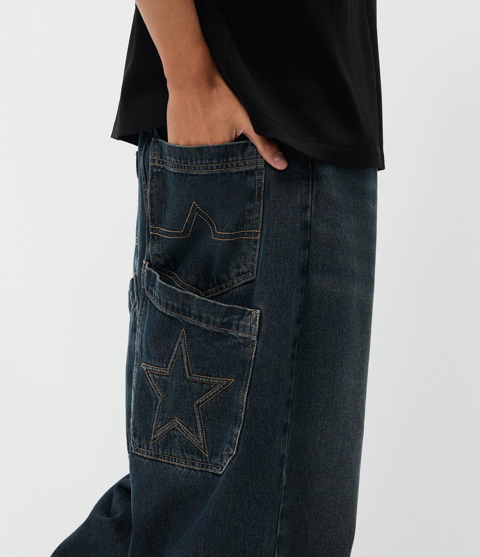 Calça Jeans Super Baggy com Detalhe de Estrela no Bolso Azul Escuro 3