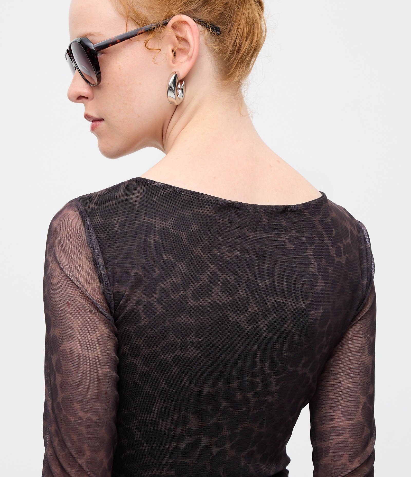 Vestido Curto em Tule com Estampa Oncinha e Transparência Preto 4