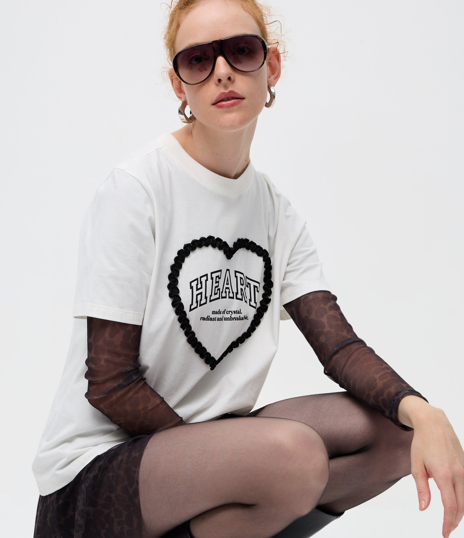 Camiseta em Algodão com Coração em Fita e Lettering Bordado Branco 1