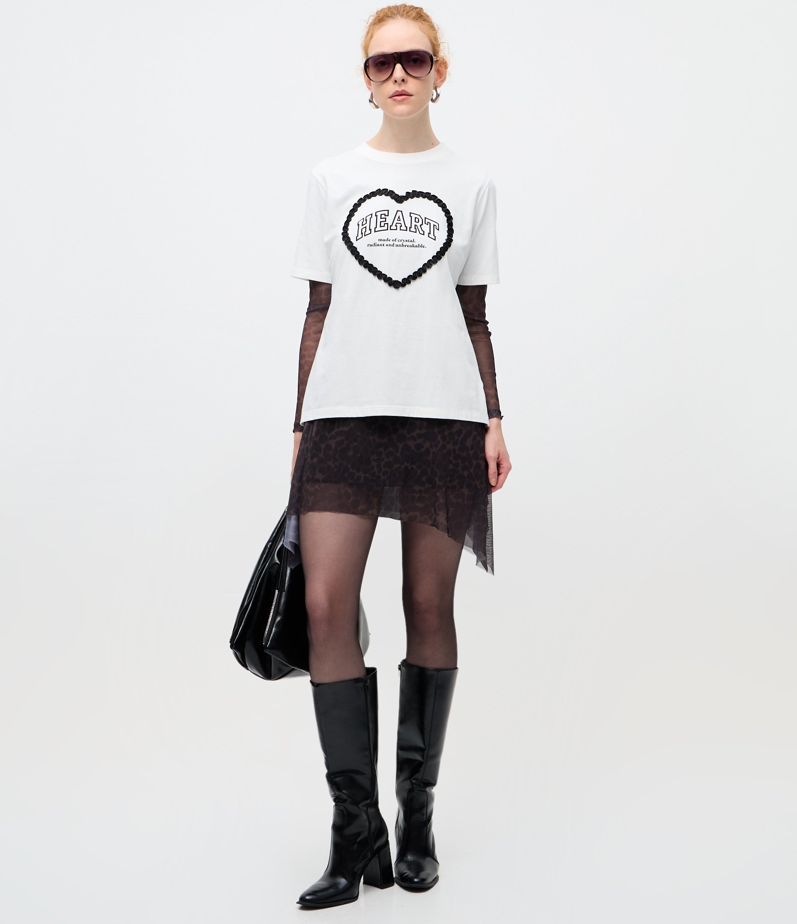 Camiseta em Algodão com Coração em Fita e Lettering Bordado Branco 2