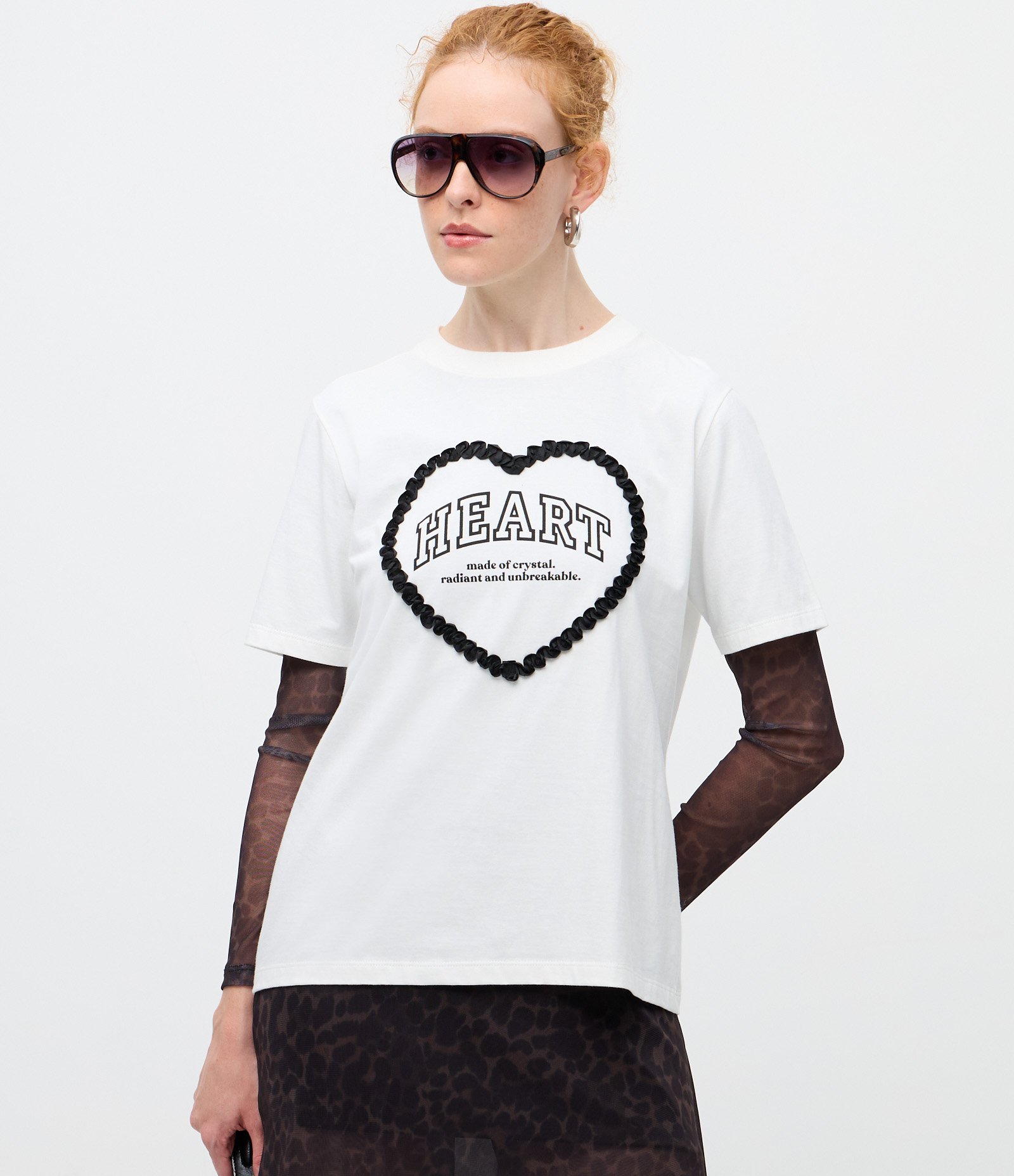 Camiseta em Algodão com Coração em Fita e Lettering Bordado Branco 3