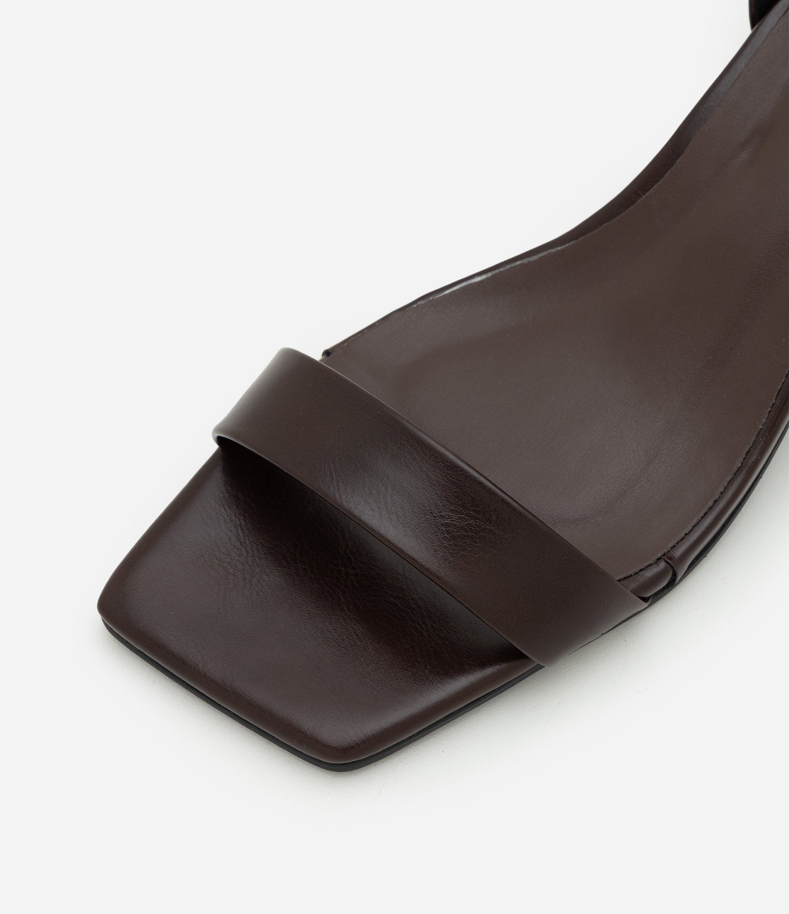 Sandália Básica com Bico Quadrado e Salto Bloco Marrom 4