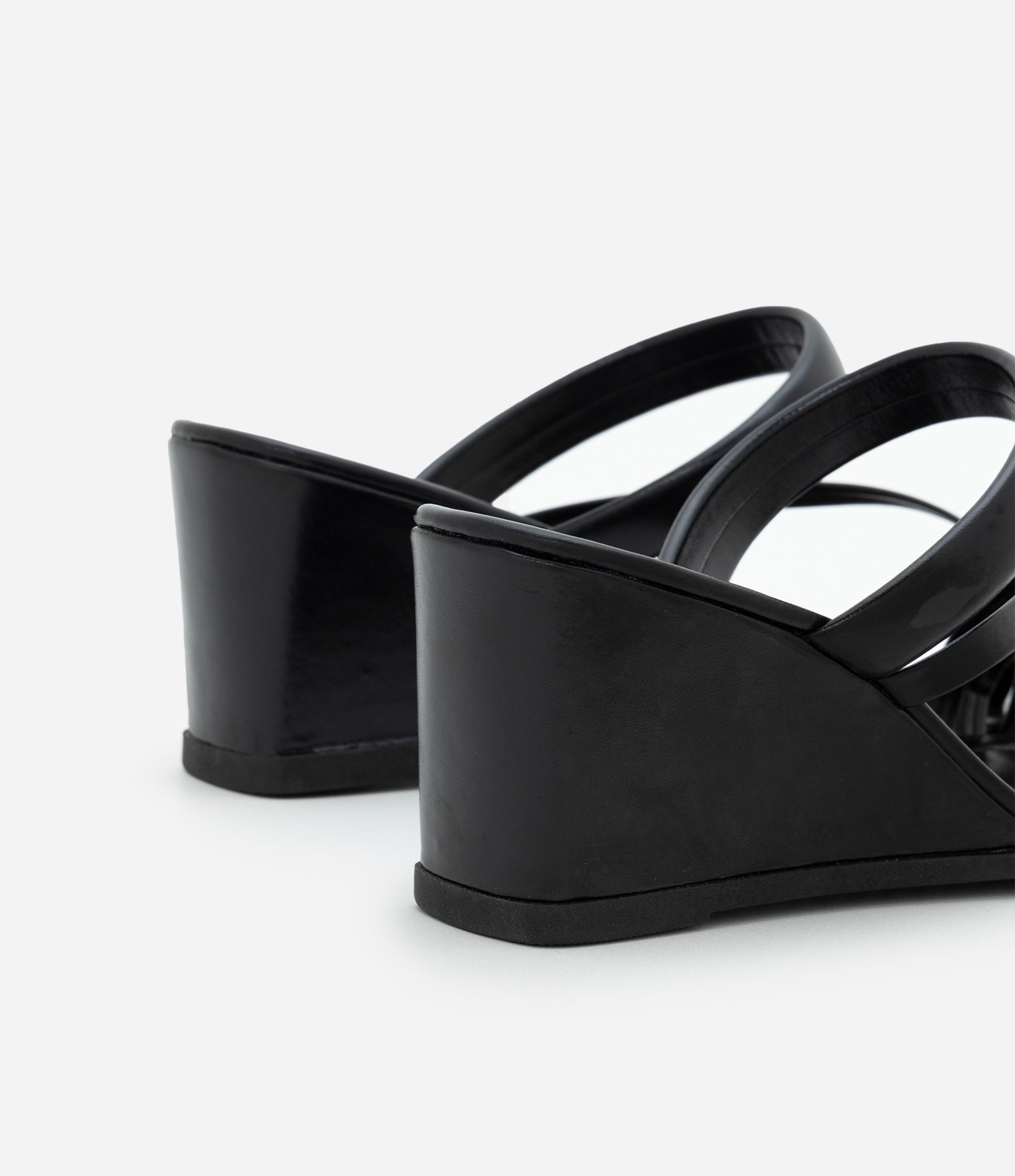 Sandália Mule em PU com Salto Anabela e Dedeira Preto 3