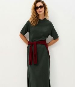 Vestido Midi Amplo em Tricô com Manga Curta