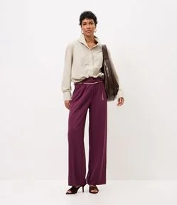 Calça Wide em Crepe com Cinto Corrente