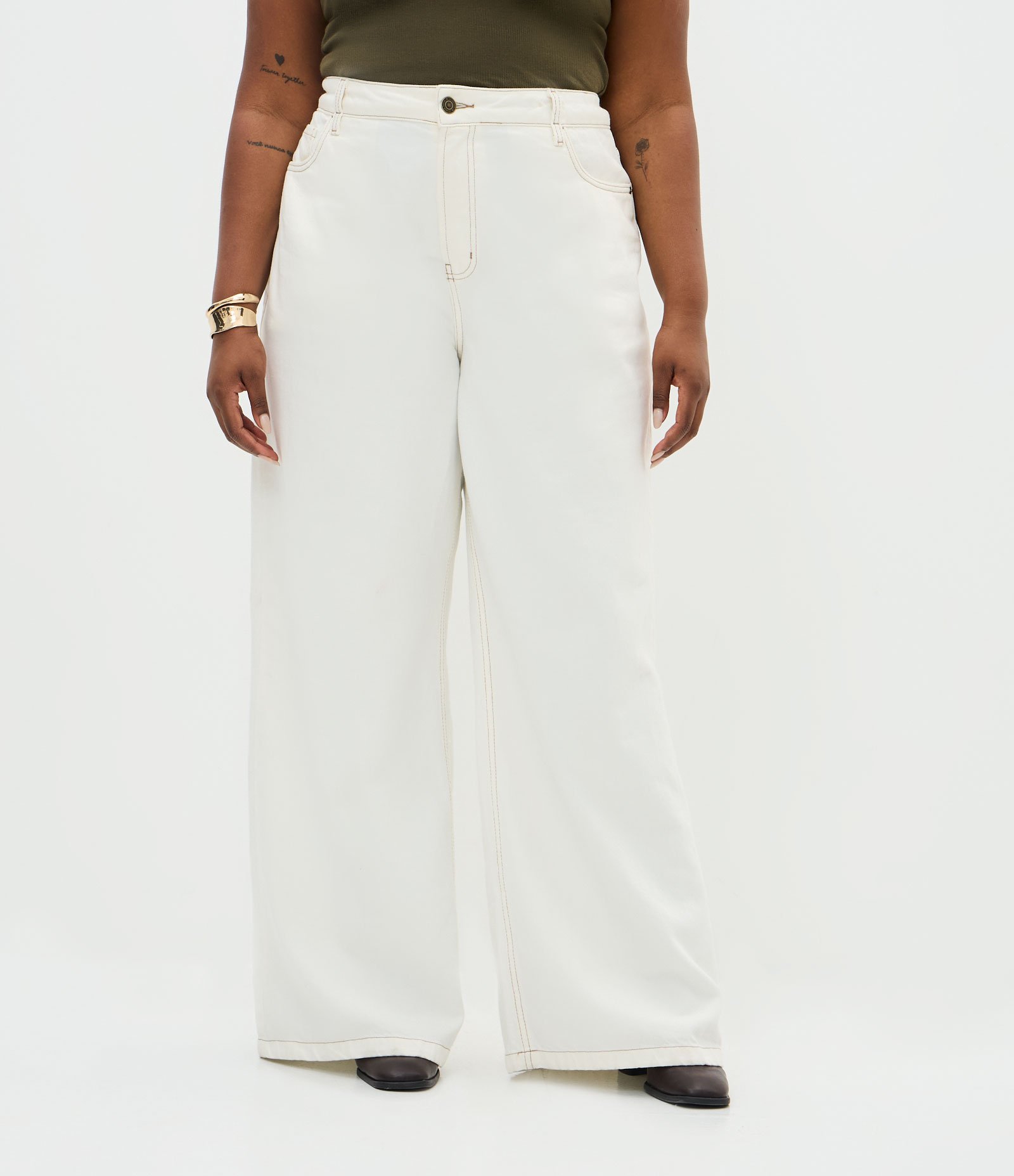 Calça Jeans Wide com Costura Contrastante Curve & Plus Size Branco 2