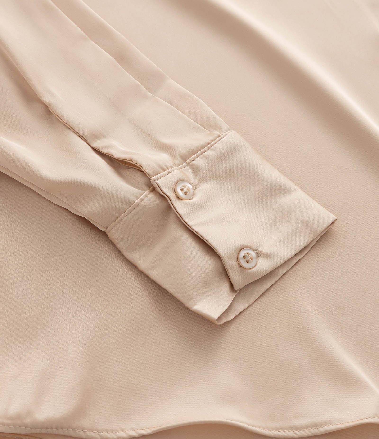 Camisa em Cetim Curve & Plus Size Bege 4