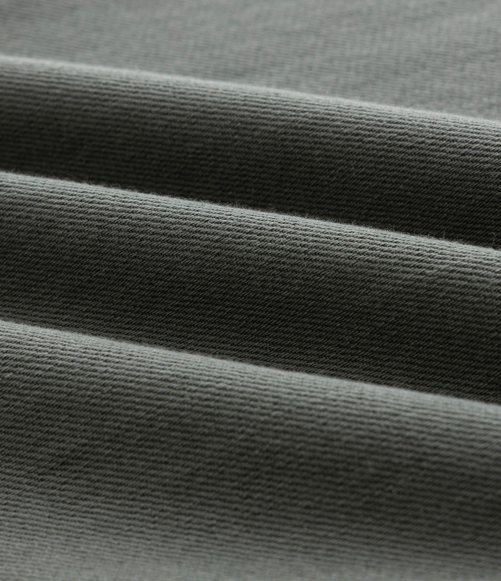 Calça Reta em Sarja com Faixa Larga e Pregas Curve & Plus Size Verde Escuro 3