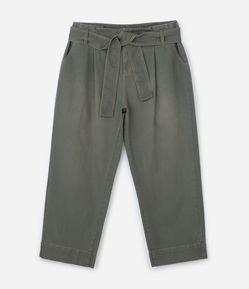 Calça Reta em Sarja com Faixa Larga e Pregas Curve & Plus Size