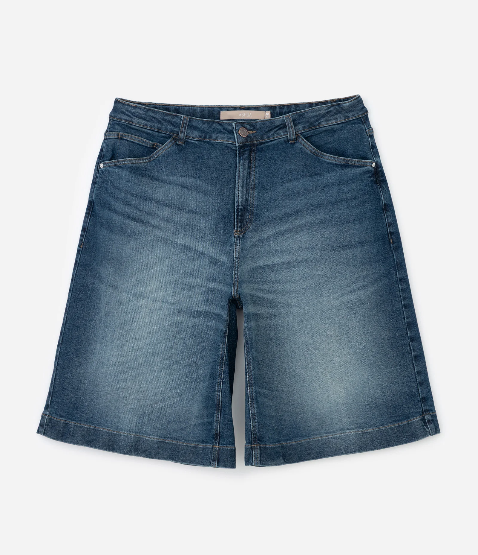 Bermuda Jeans Reta com Bolsos e Passantes Curve & Plus Size Azul 1