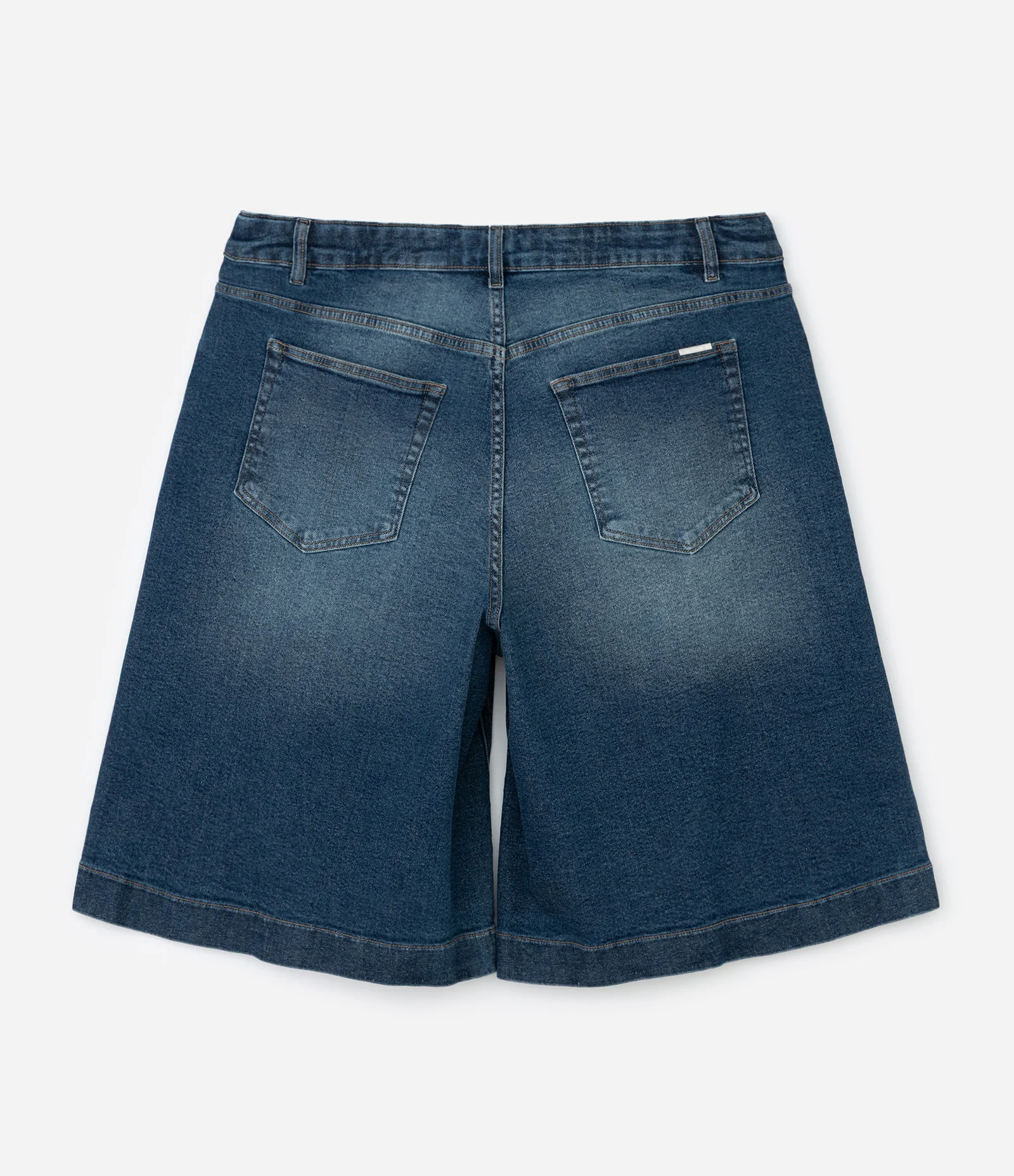 Bermuda Jeans Reta com Bolsos e Passantes Curve & Plus Size Azul 2