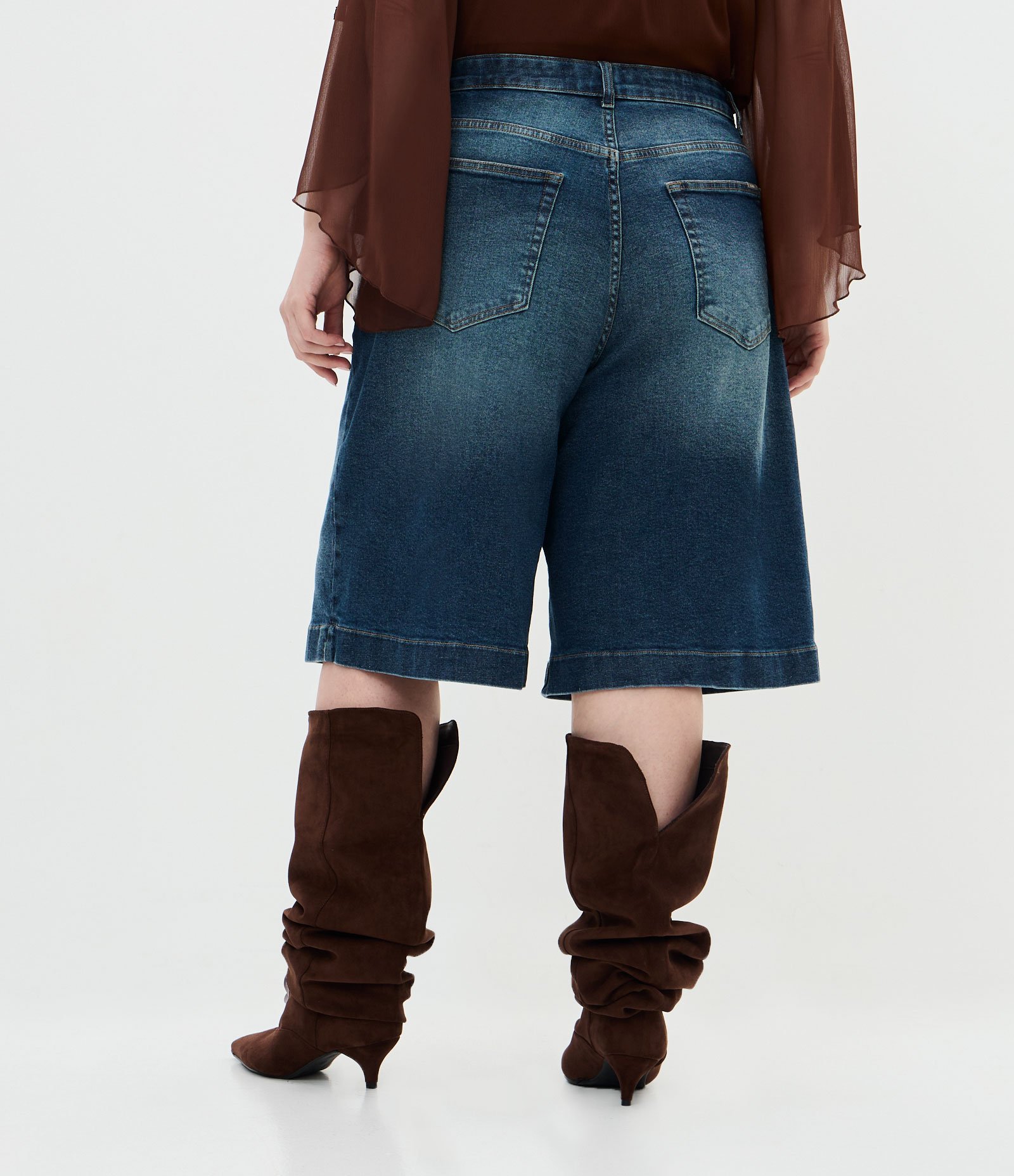 Bermuda Jeans Reta com Bolsos e Passantes Curve & Plus Size Azul 5