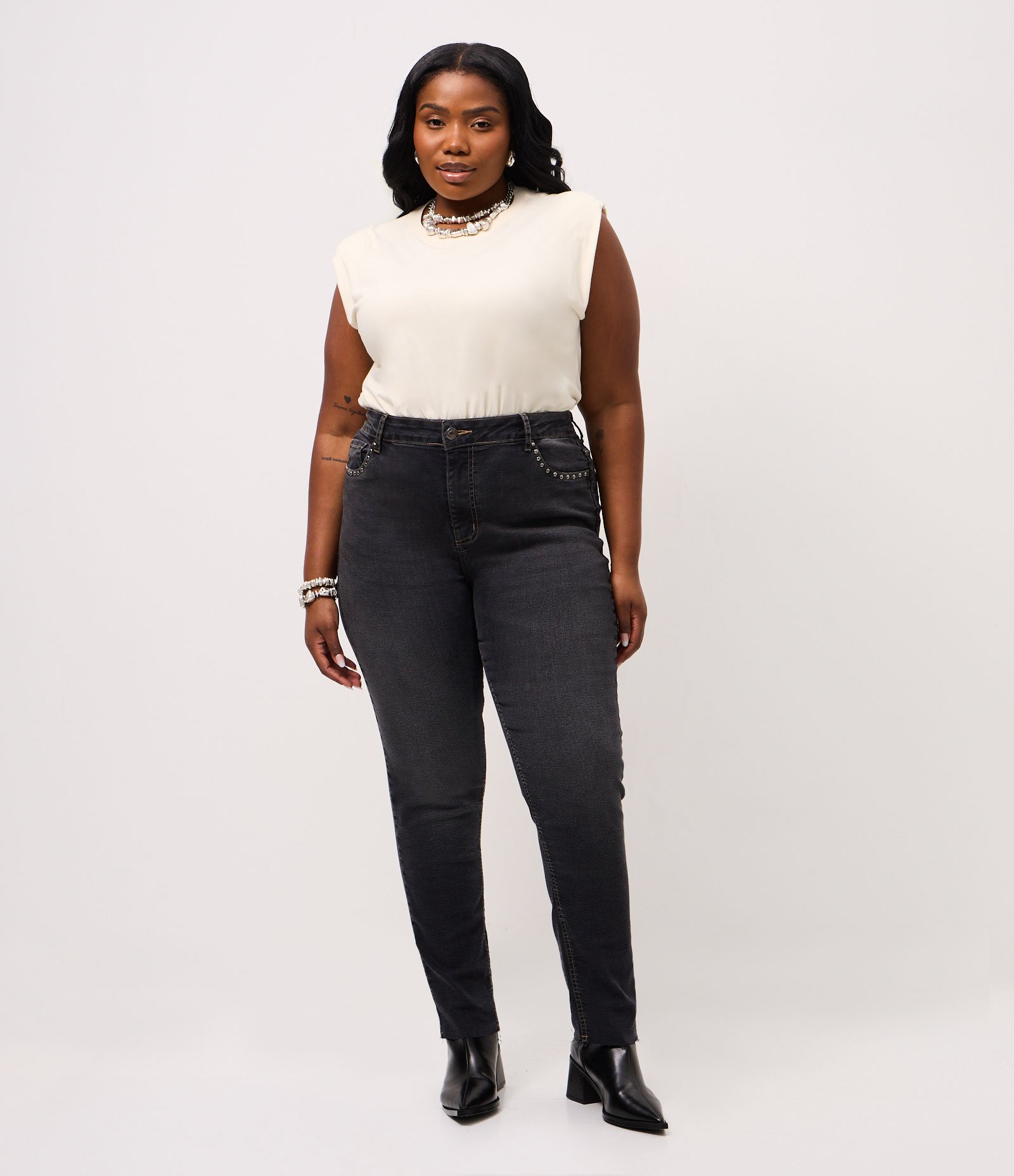 Calça Jeans Skinny com Tachinhas nos Bolsos Curve & Plus Size Preto 1