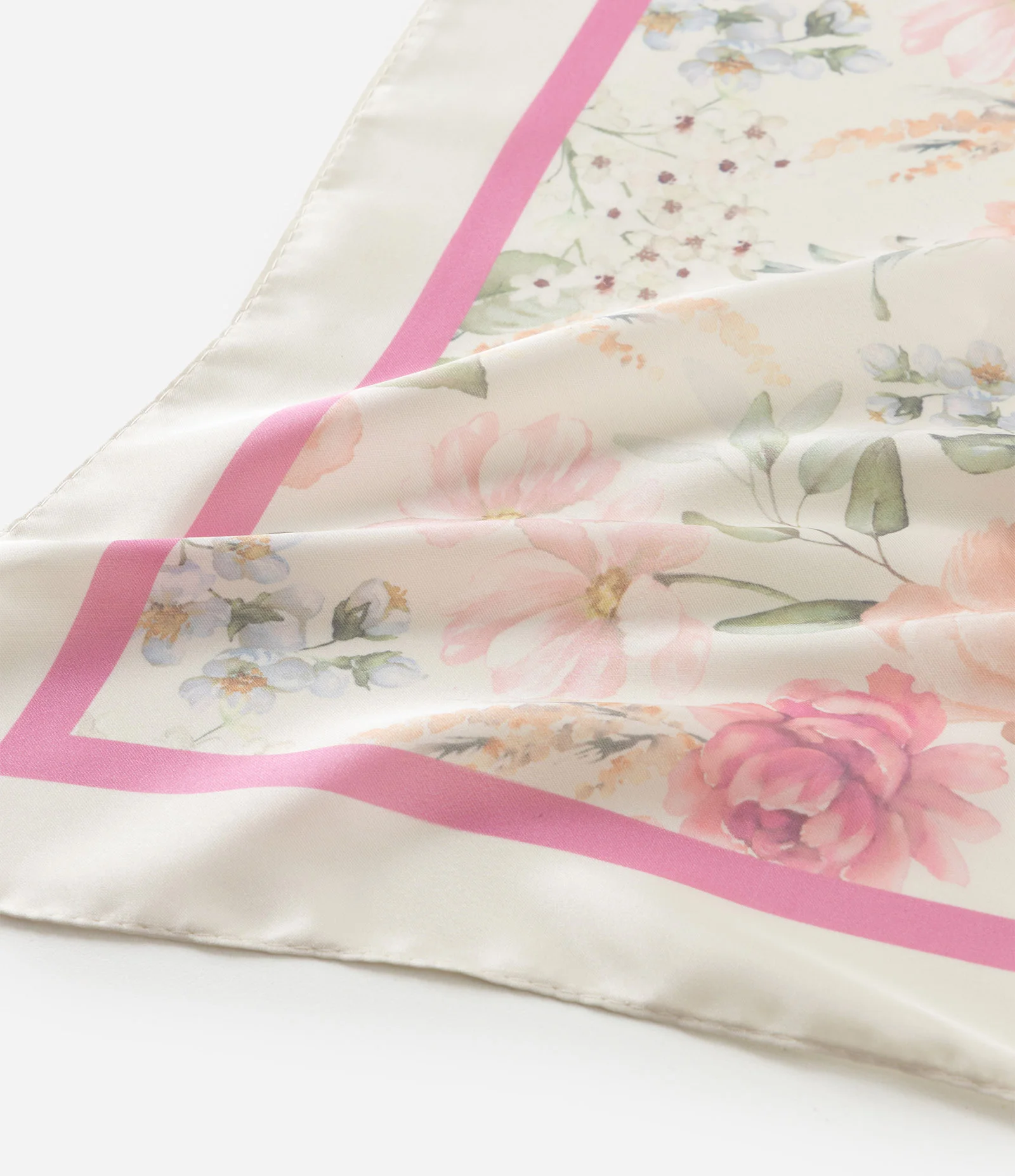 Lenço Acetinado Presenteável com Estampa Floral Off White/Rosa 2