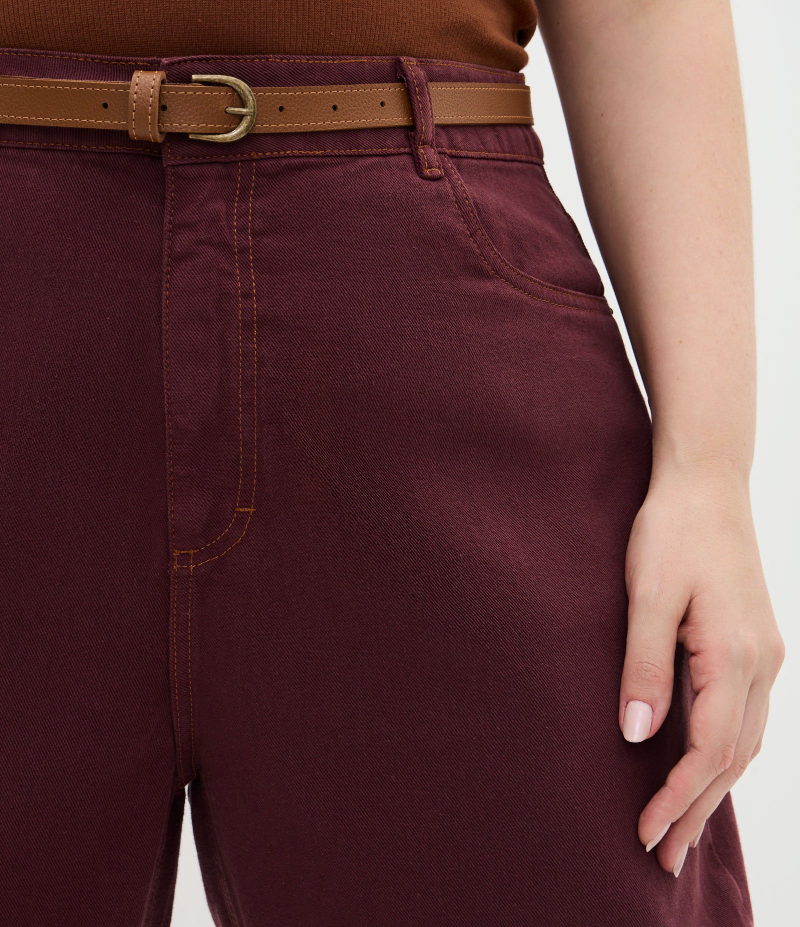 Calça Sarja Mom com Cintinho e Costura Contrastante Curve & Plus Size Vermelho 3