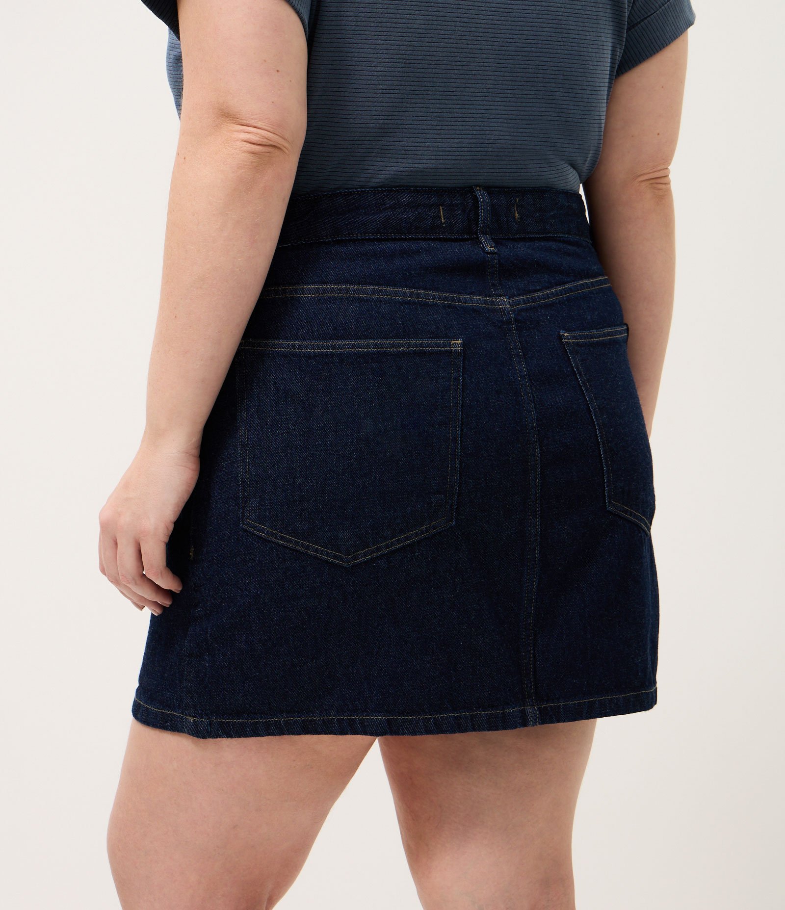 Saia Curta em Jeans Curve & Plus Size Azul 4