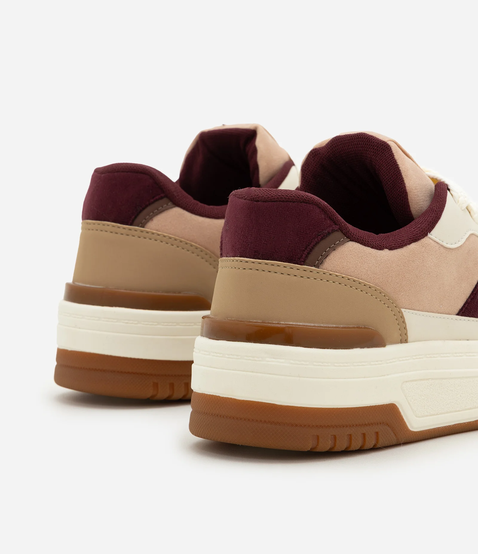 Tênis em PU com Sola Caixa e Detalhes em Veludo Multicores 5