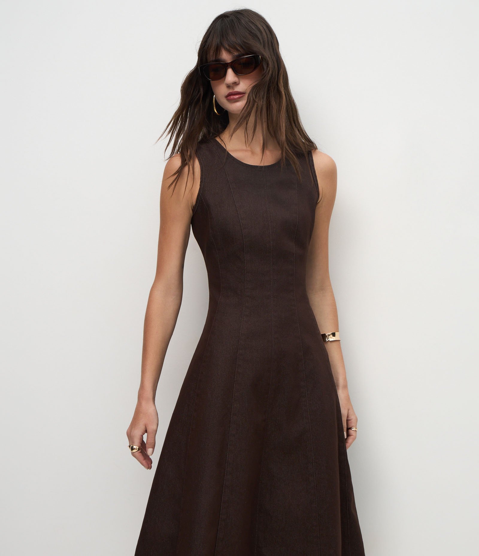 Vestido Midi em Jeans com Recortes e Gola Redonda Marrom Escuro 1