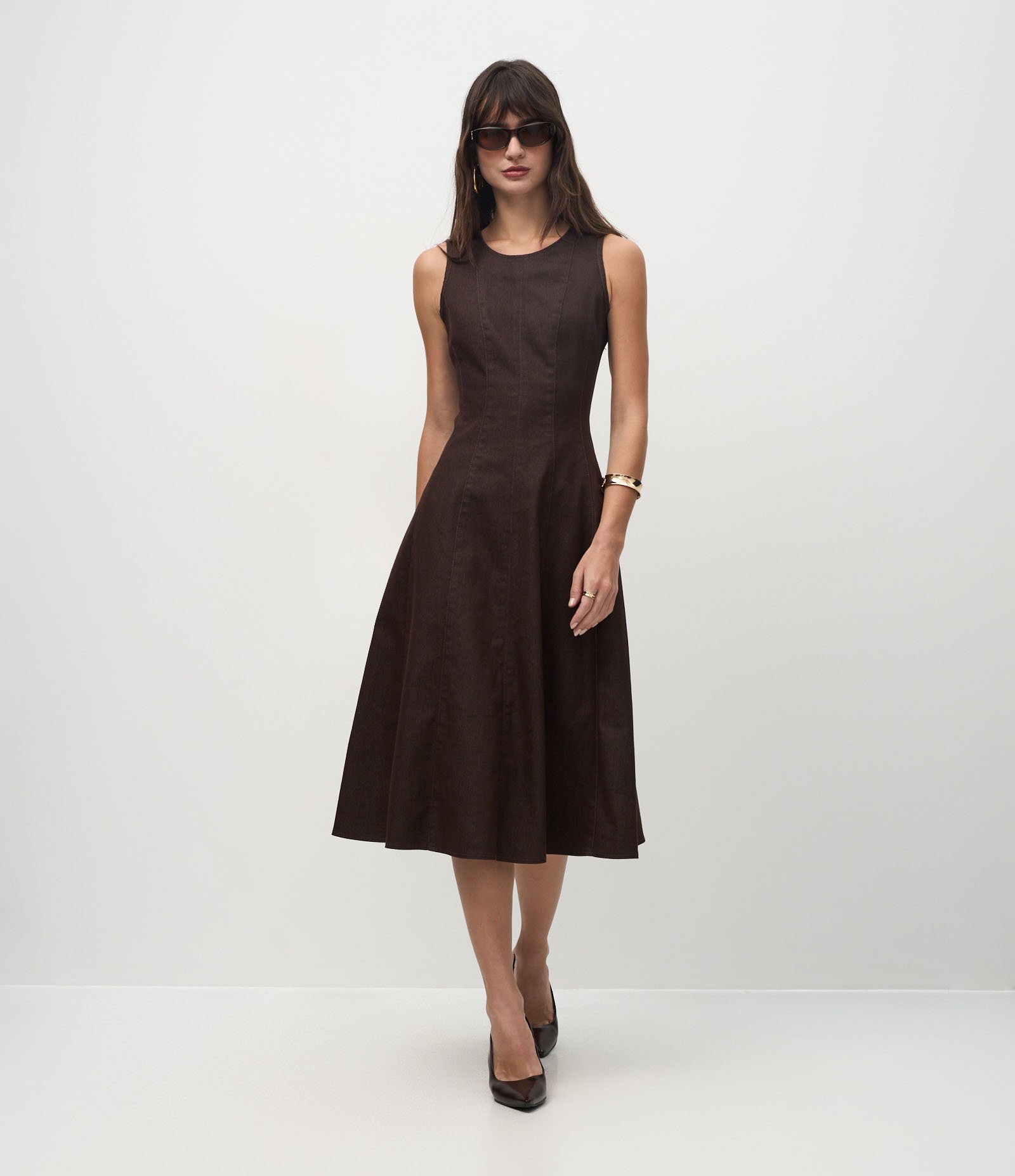 Vestido Midi em Jeans com Recortes e Gola Redonda Marrom Escuro 2
