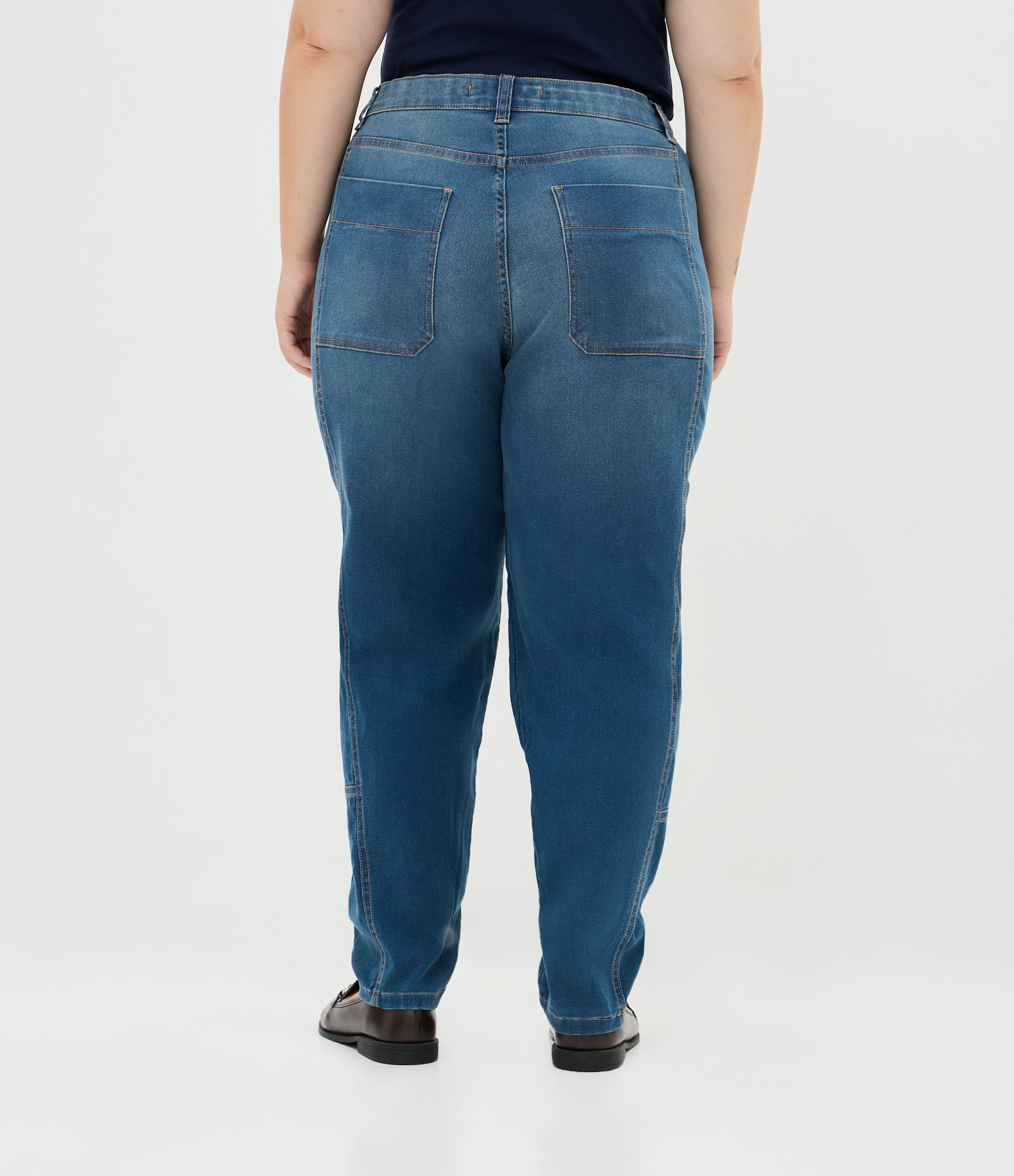 Calça Jeans Mom em Moletinho com Elastano Curve & Plus Size Azul 5