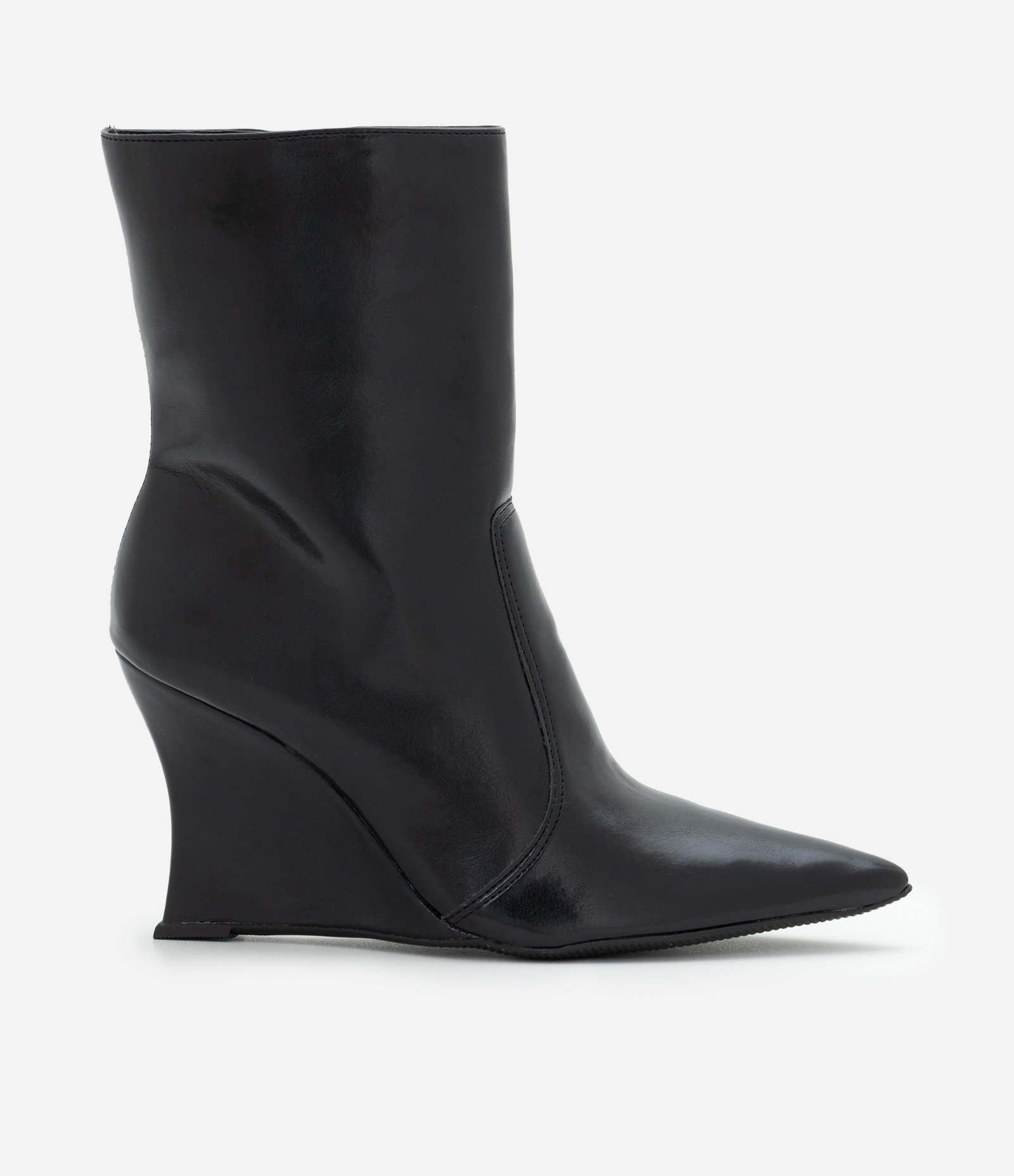 Bota Cano Curto em PU com Salto Anabela Preto 1