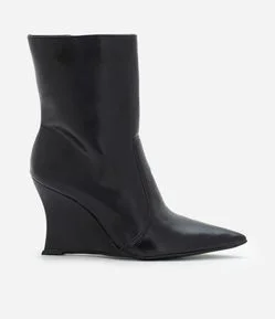 Bota Cano Curto em PU com Salto Anabela