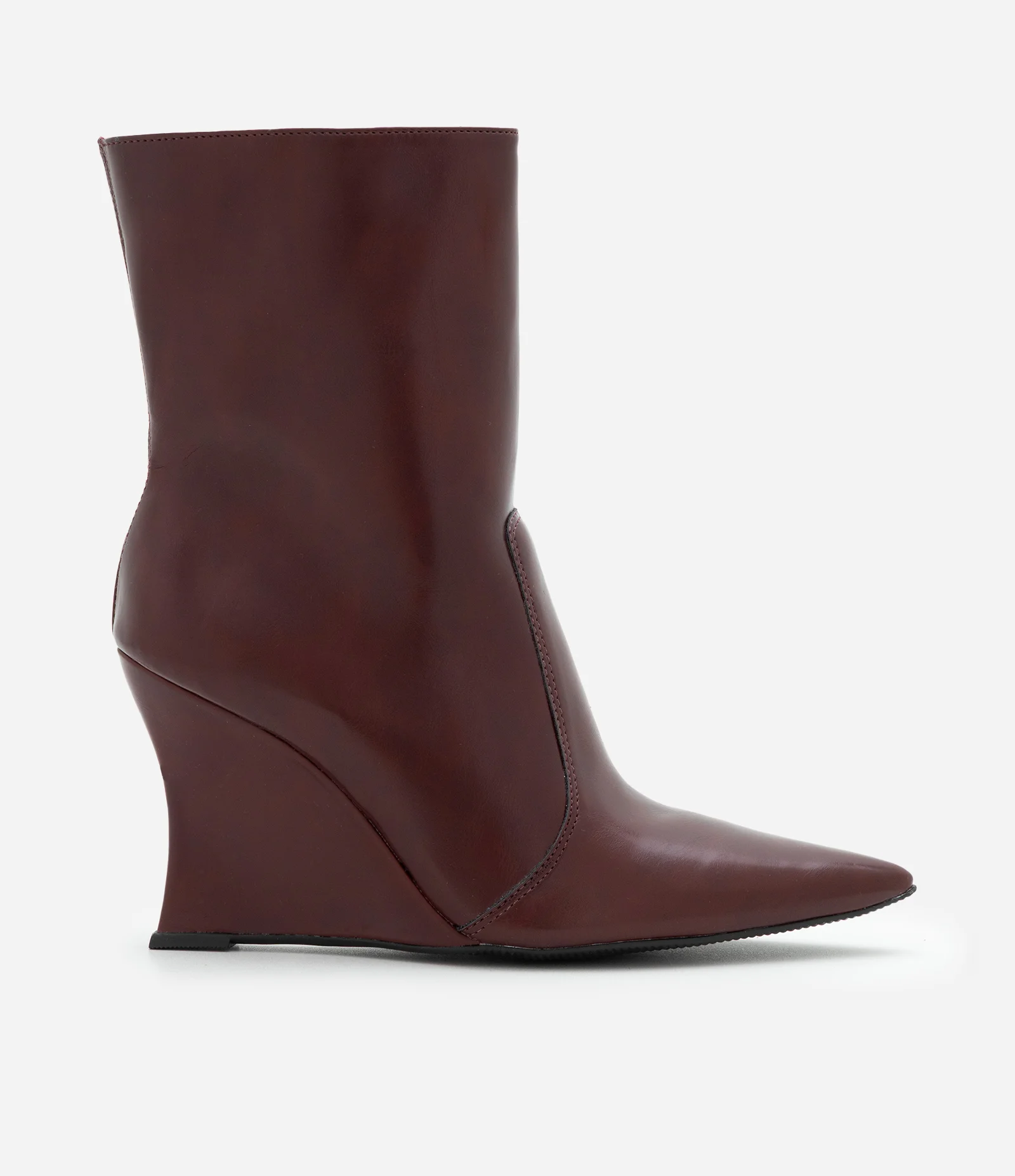 Bota Cano Curto em PU com Salto Anabela Vinho 1