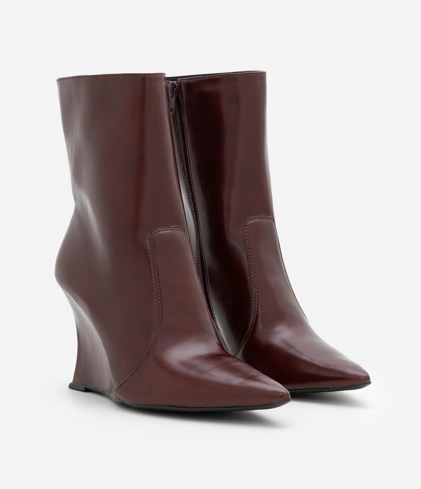 Bota Cano Curto em PU com Salto Anabela Vinho 3