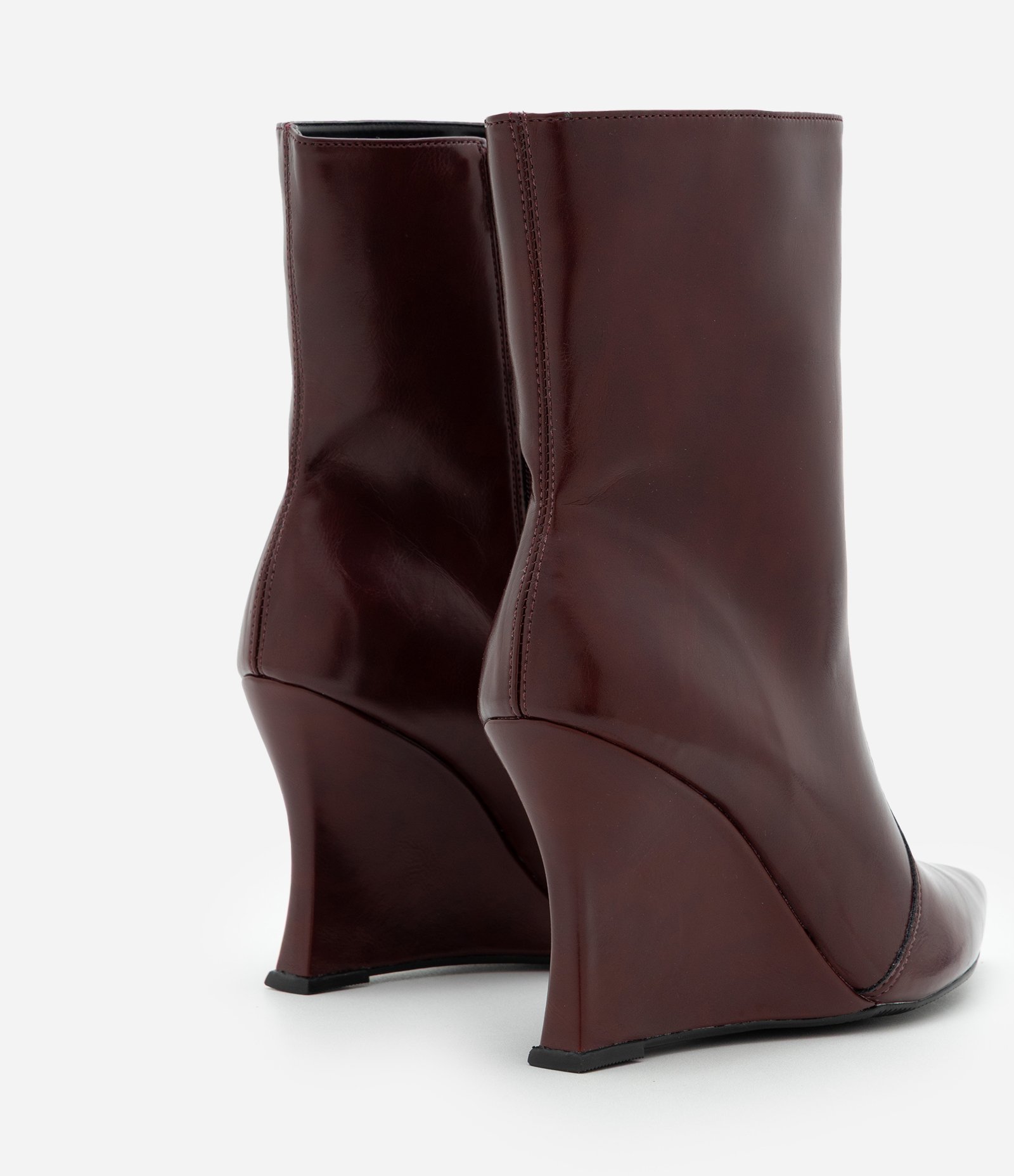 Bota Cano Curto em PU com Salto Anabela Vinho 6