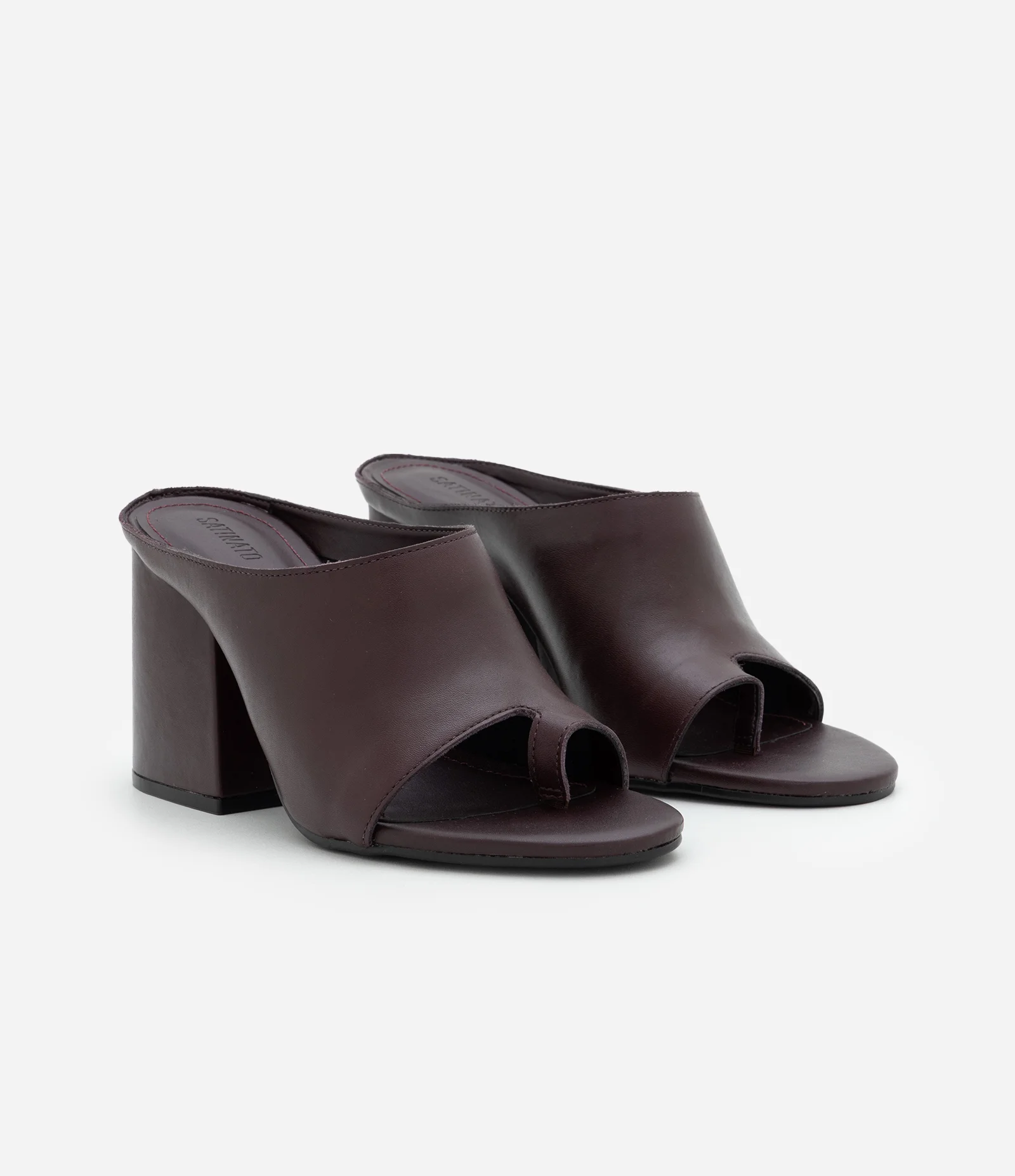 Sandália Mule em Couro com Salto Bloco e Dedeira Vinho 2