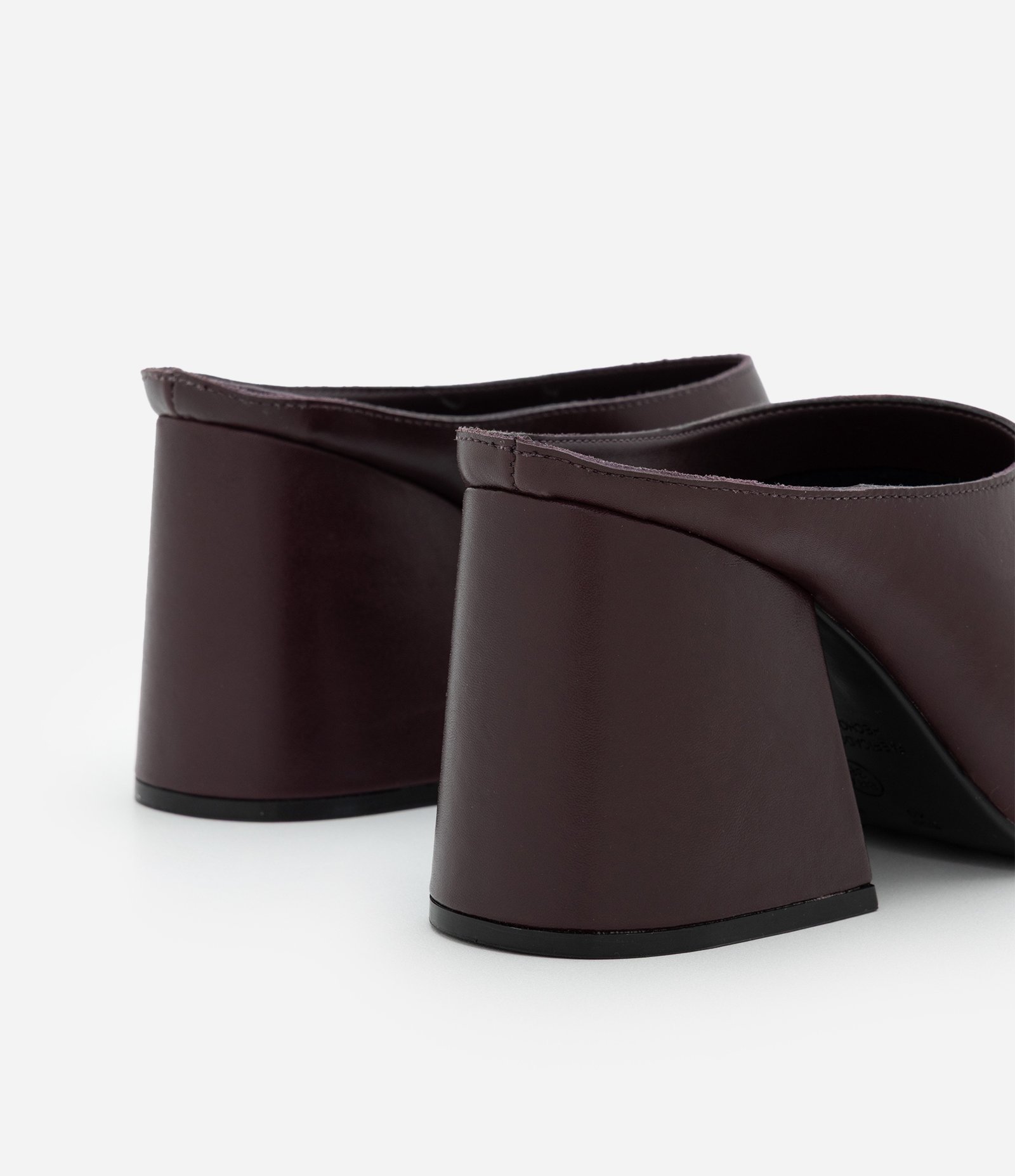 Sandália Mule em Couro com Salto Bloco e Dedeira Vinho 4