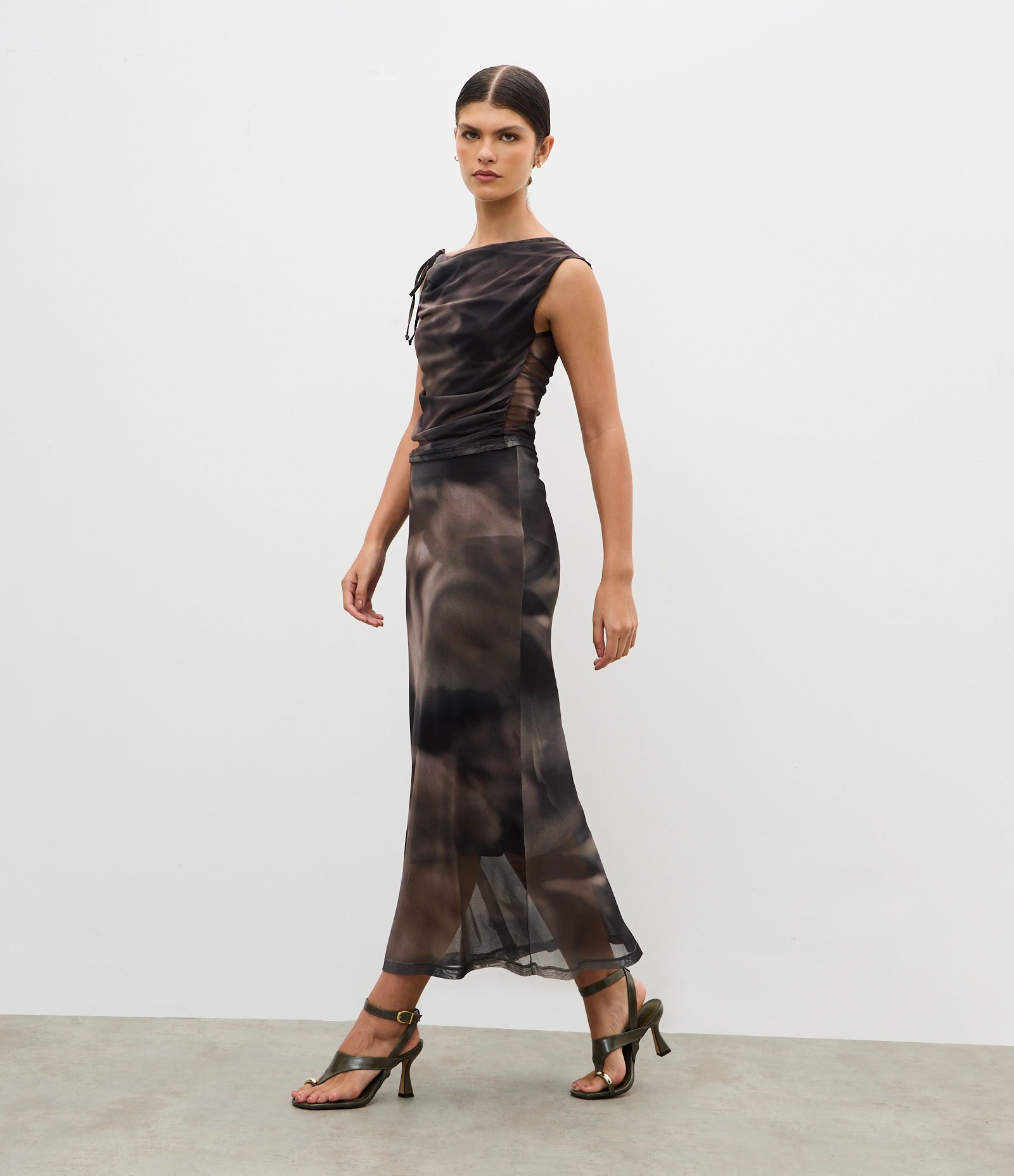 Sandália em PU com Dedeira e Salto Quadrado Verde 2