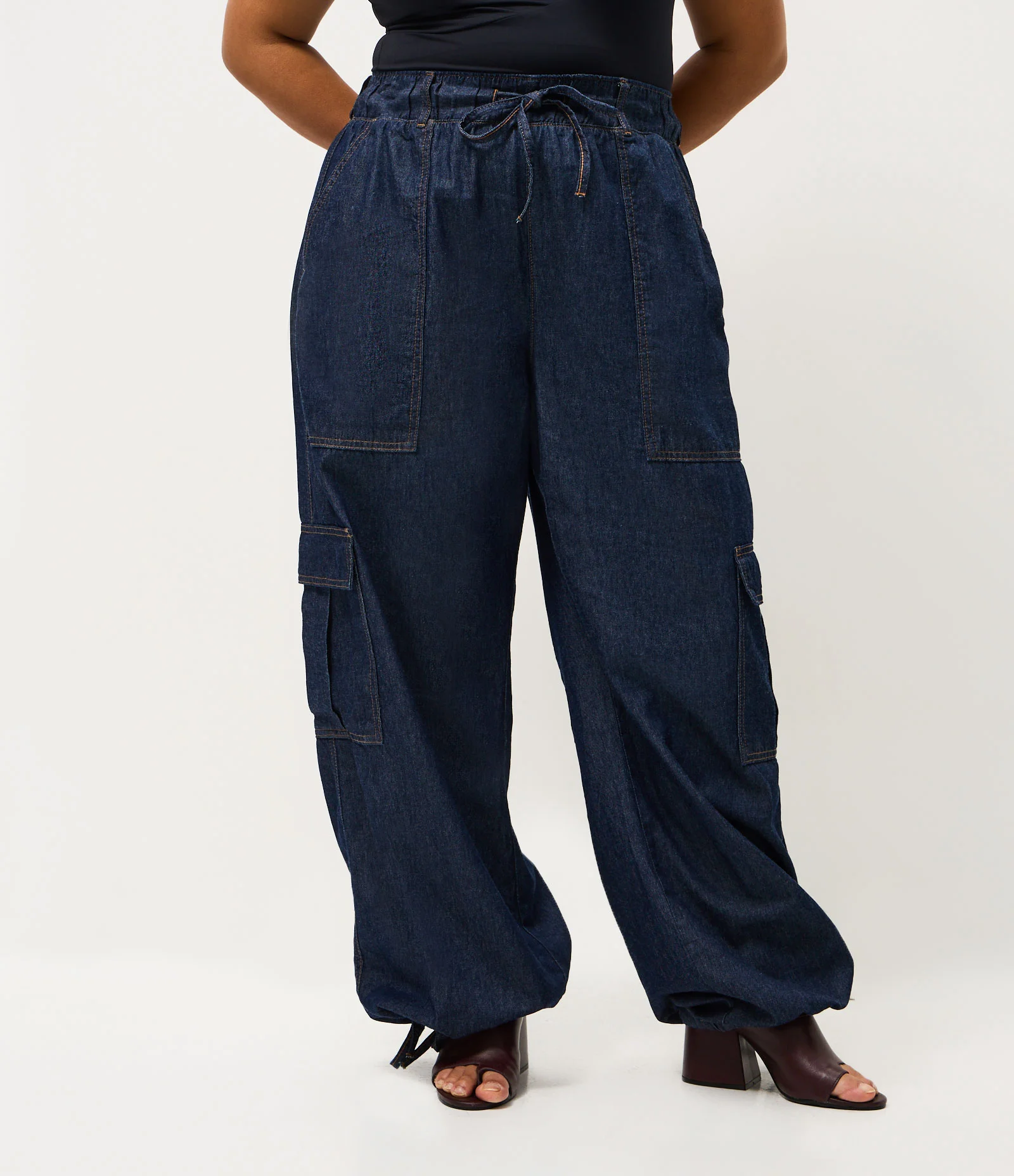 Calça Jeans Pantalona com Ajuste na Barra Curve & Plus Size Azul 2